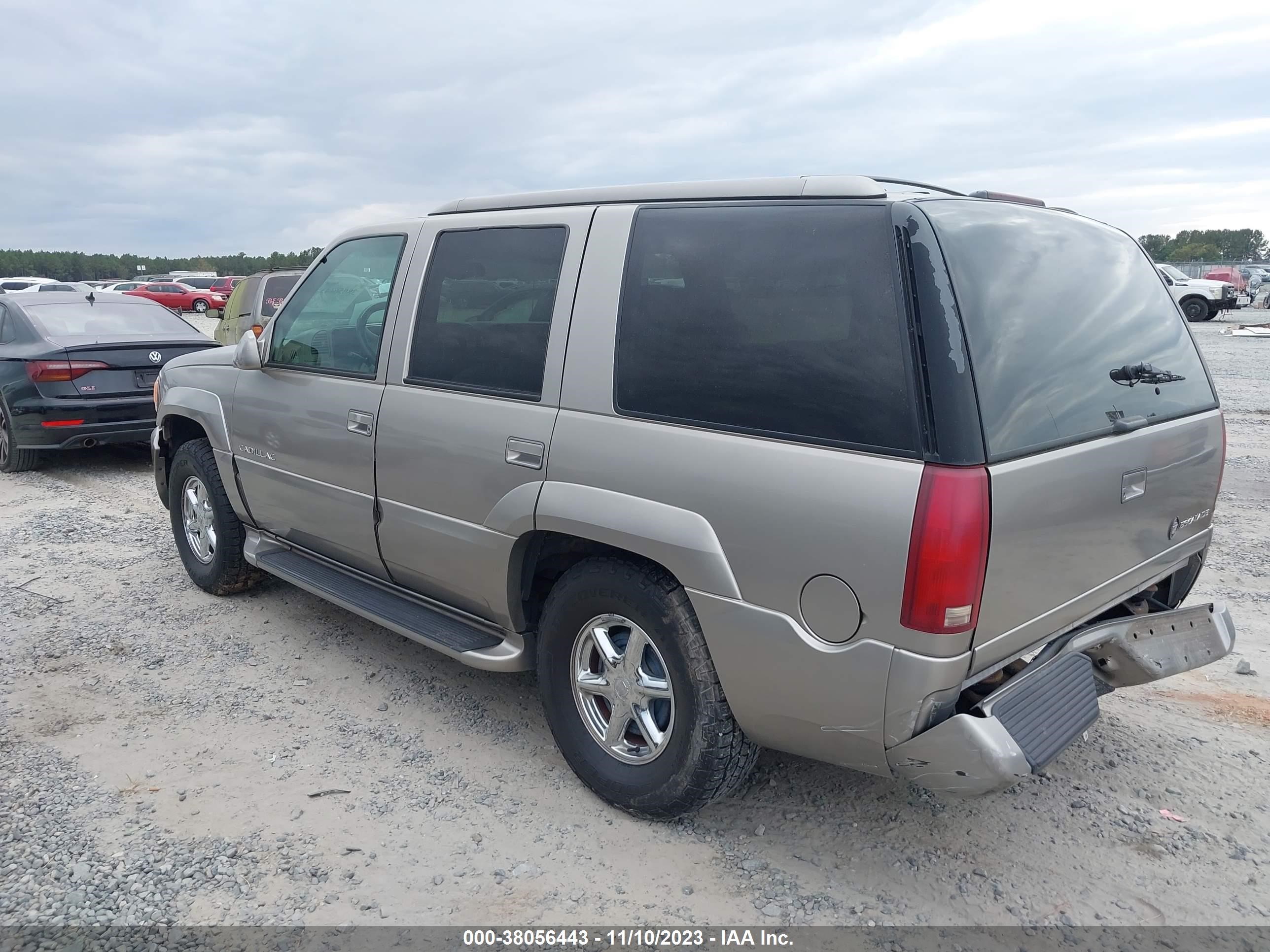 Photo 2 VIN: 1GYEK63R7YR226146 - CADILLAC ESCALADE 