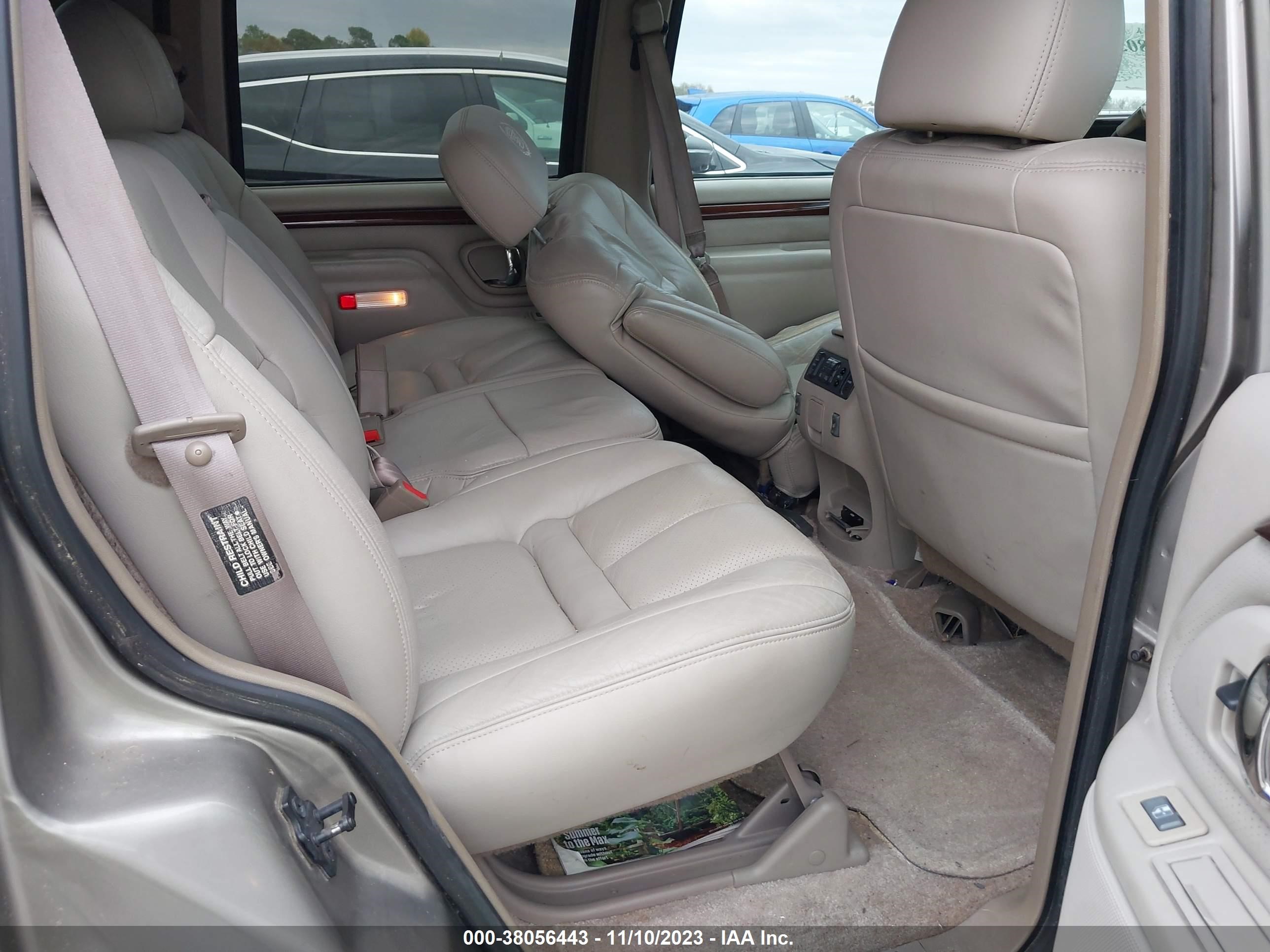 Photo 7 VIN: 1GYEK63R7YR226146 - CADILLAC ESCALADE 