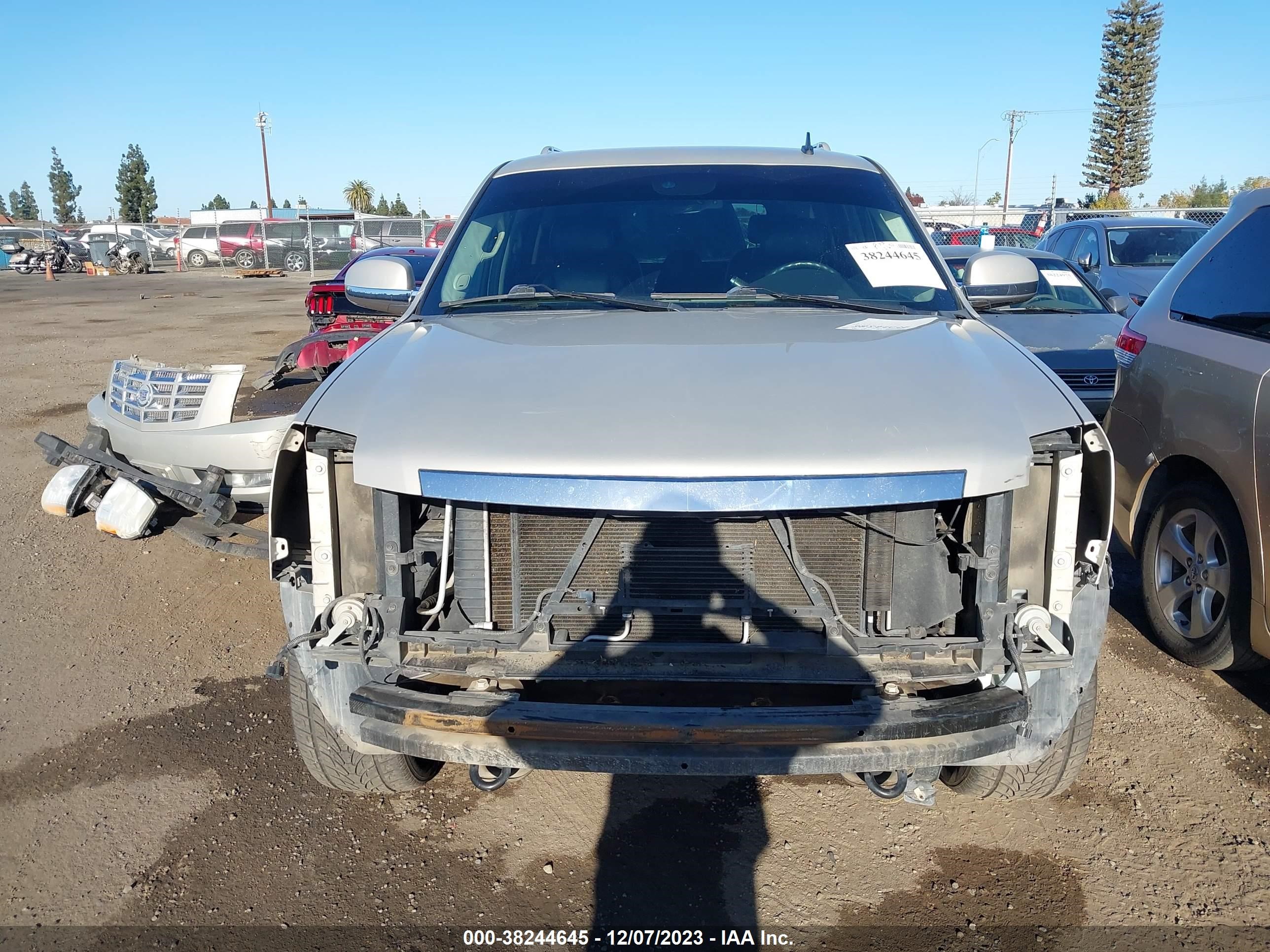 Photo 12 VIN: 1GYFC13219R228094 - CADILLAC ESCALADE 