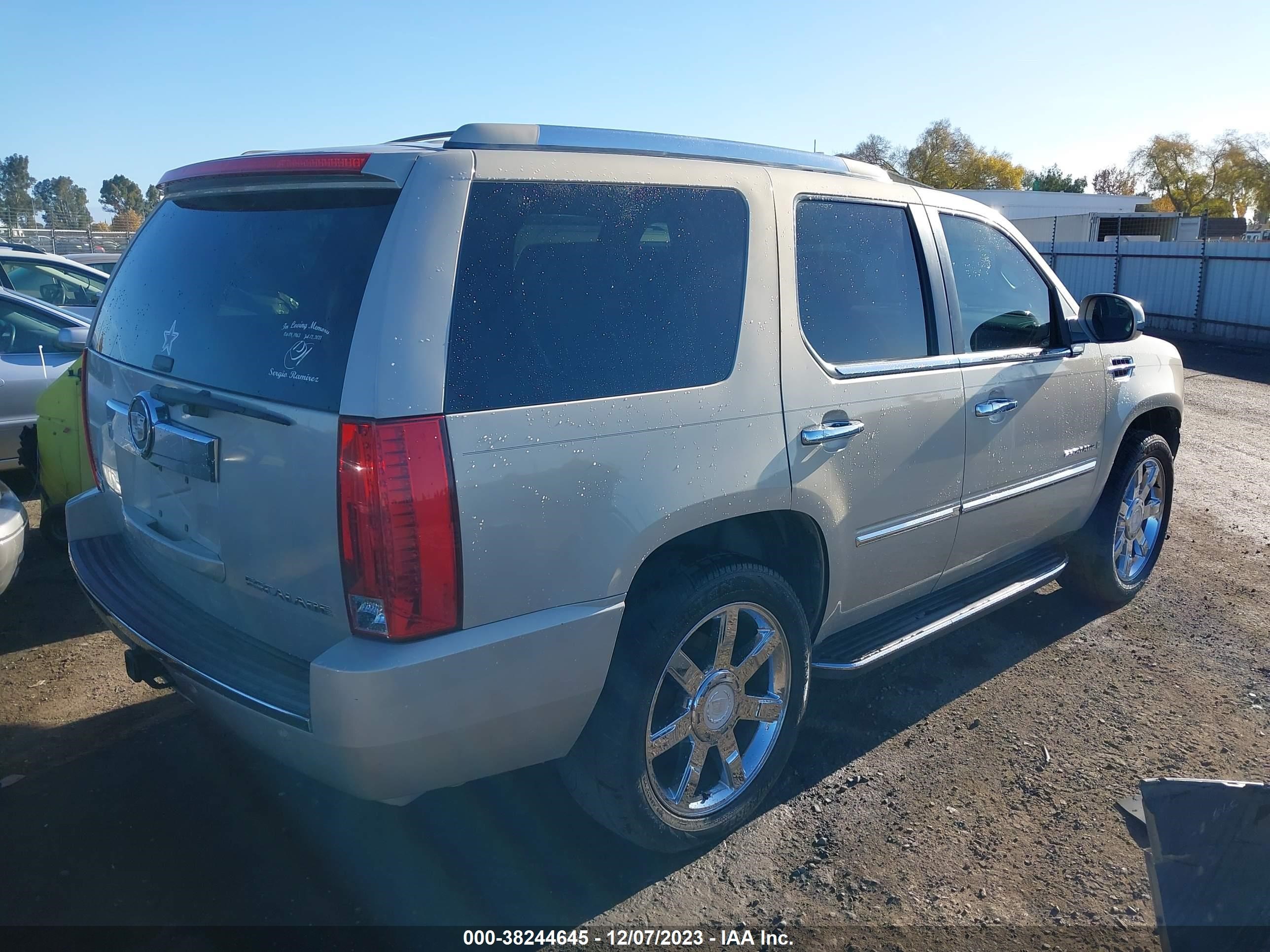 Photo 3 VIN: 1GYFC13219R228094 - CADILLAC ESCALADE 