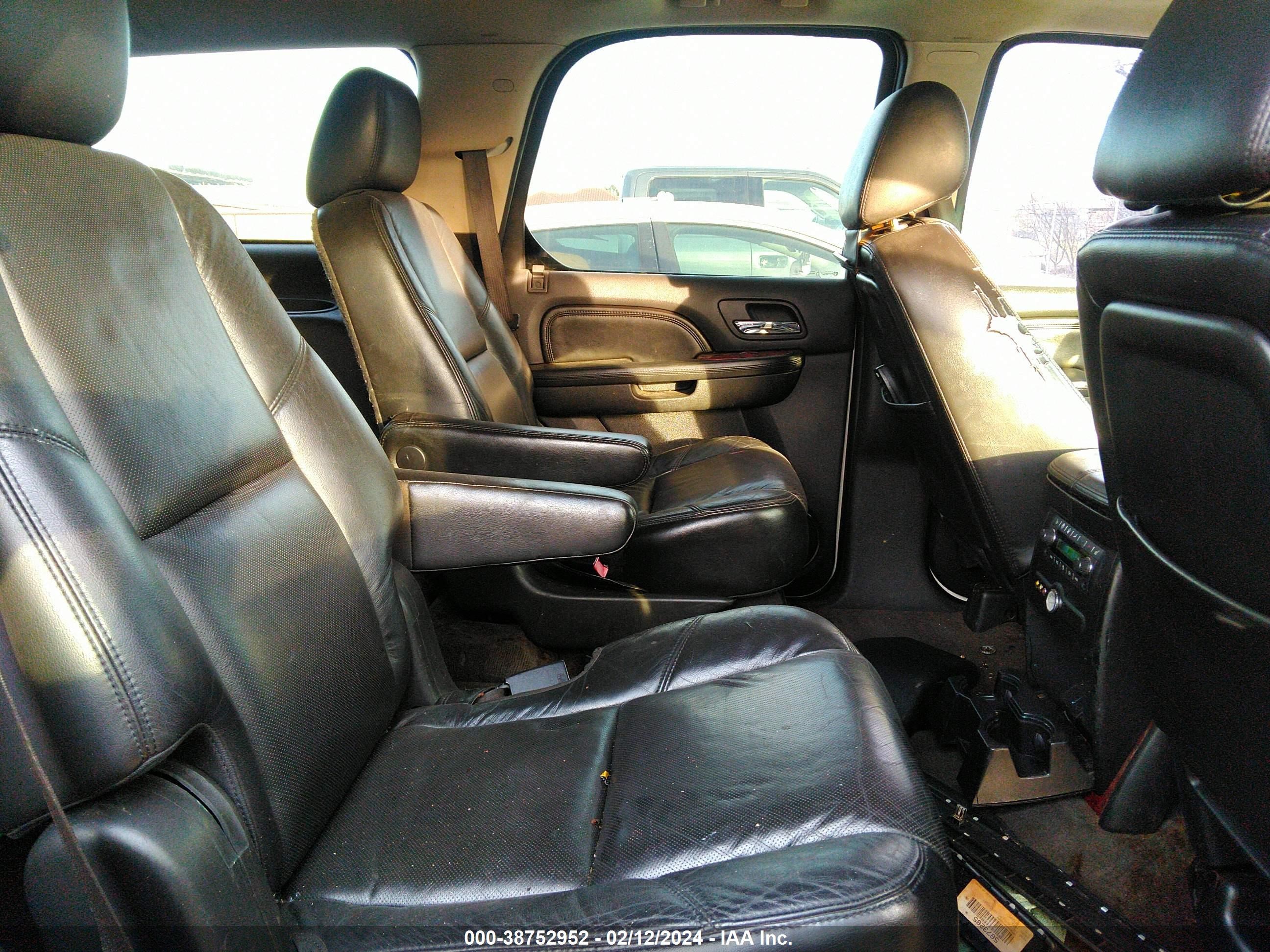 Photo 7 VIN: 1GYFC23239R202988 - CADILLAC ESCALADE 