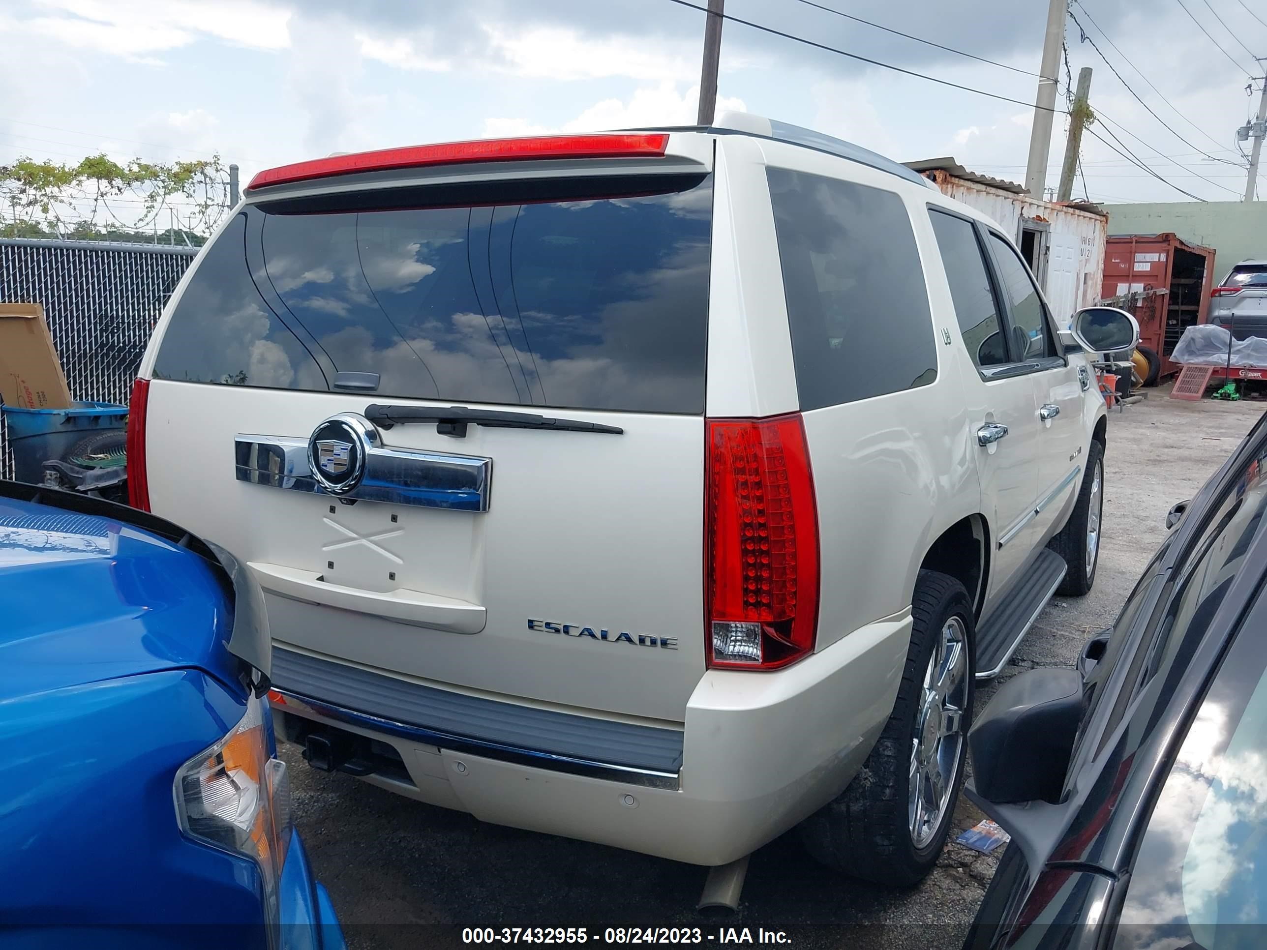 Photo 3 VIN: 1GYFC43509R131528 - CADILLAC ESCALADE 