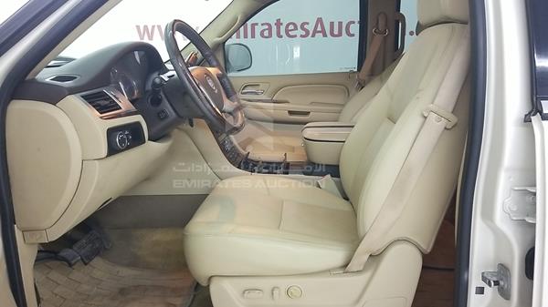 Photo 11 VIN: 1GYFK13229R110705 - CADILLAC ESCALADE 