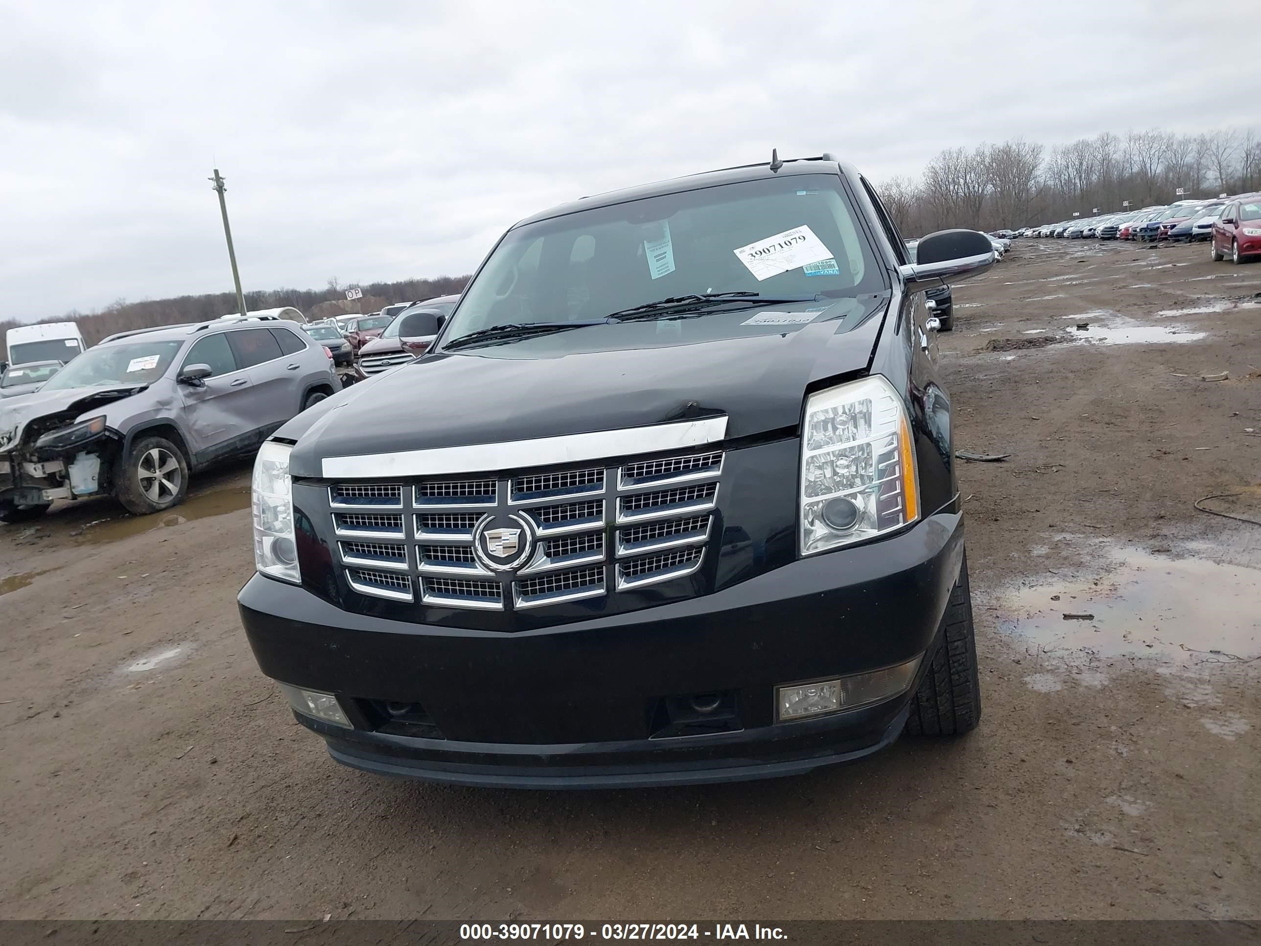 Photo 5 VIN: 1GYFK23269R302621 - CADILLAC ESCALADE 