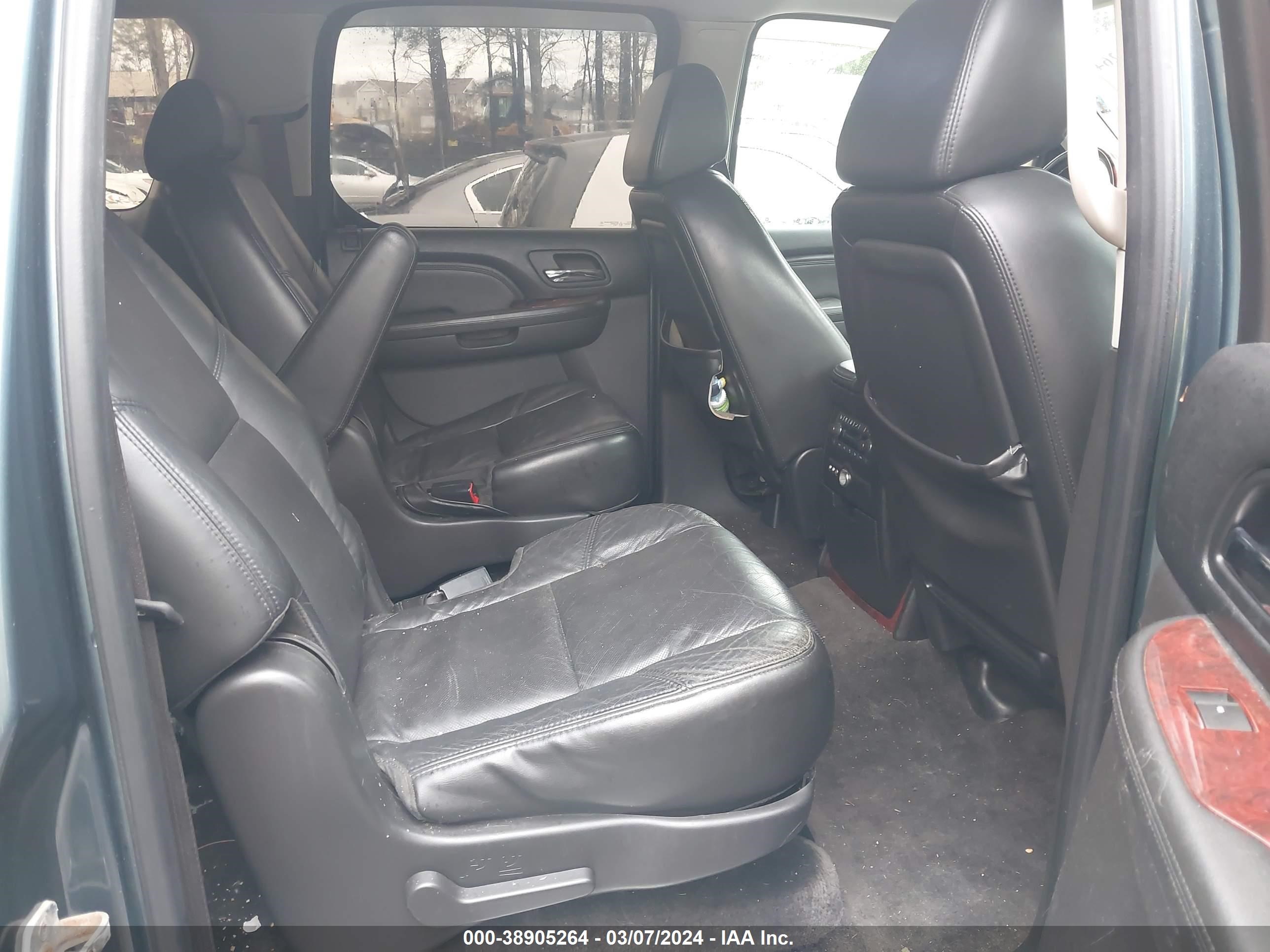 Photo 7 VIN: 1GYFK26209R116939 - CADILLAC ESCALADE 