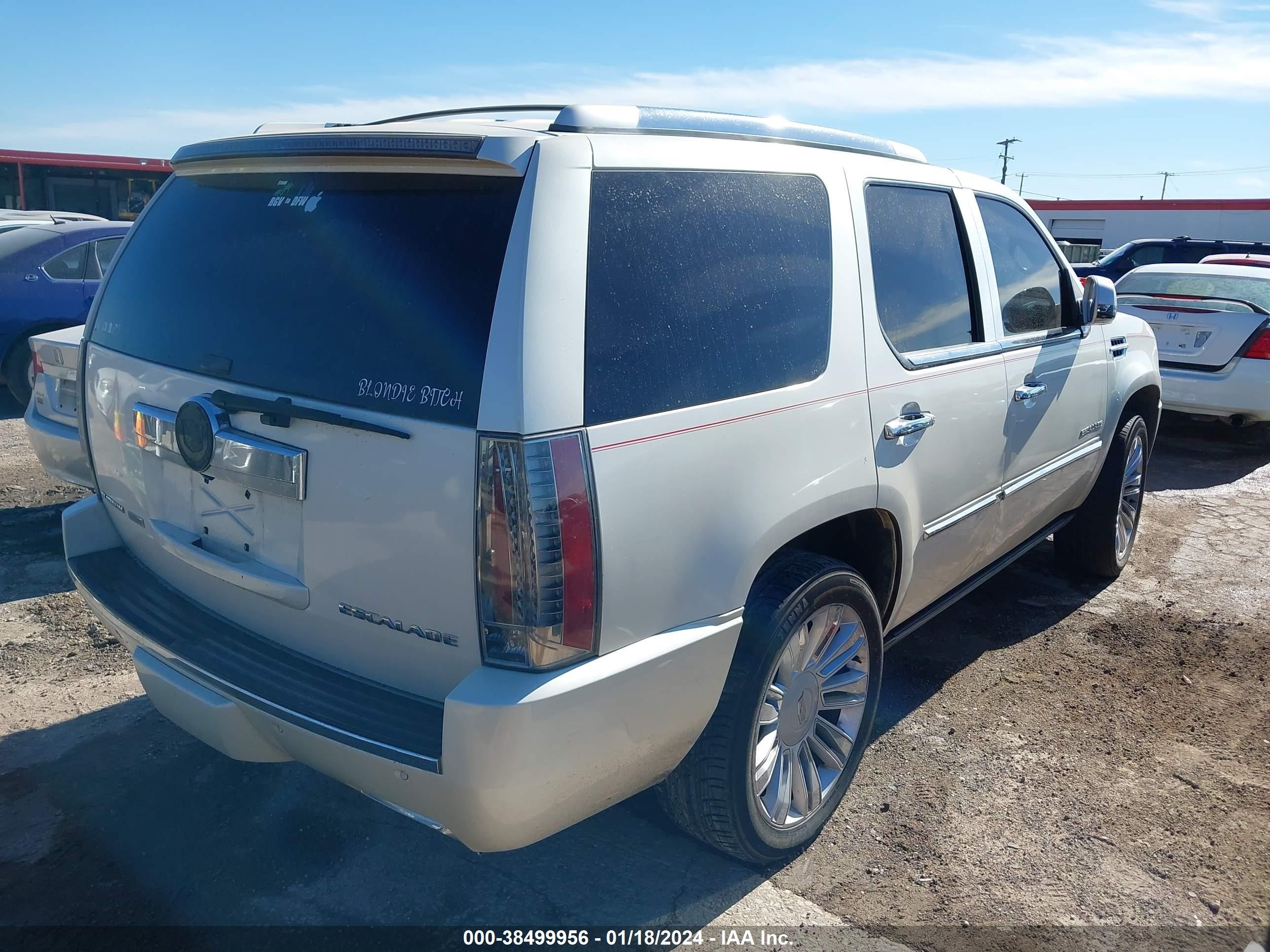 Photo 3 VIN: 1GYFK43828R242626 - CADILLAC ESCALADE 