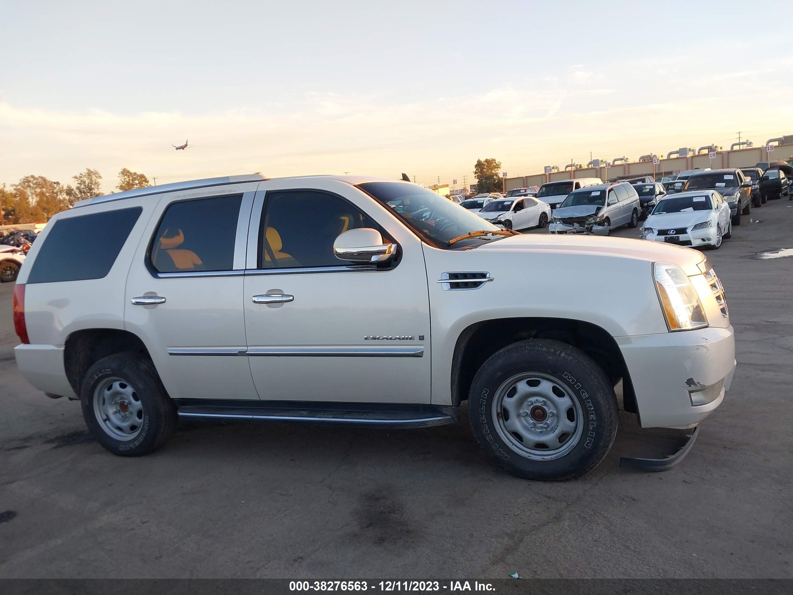 Photo 12 VIN: 1GYFK63817R333980 - CADILLAC ESCALADE 