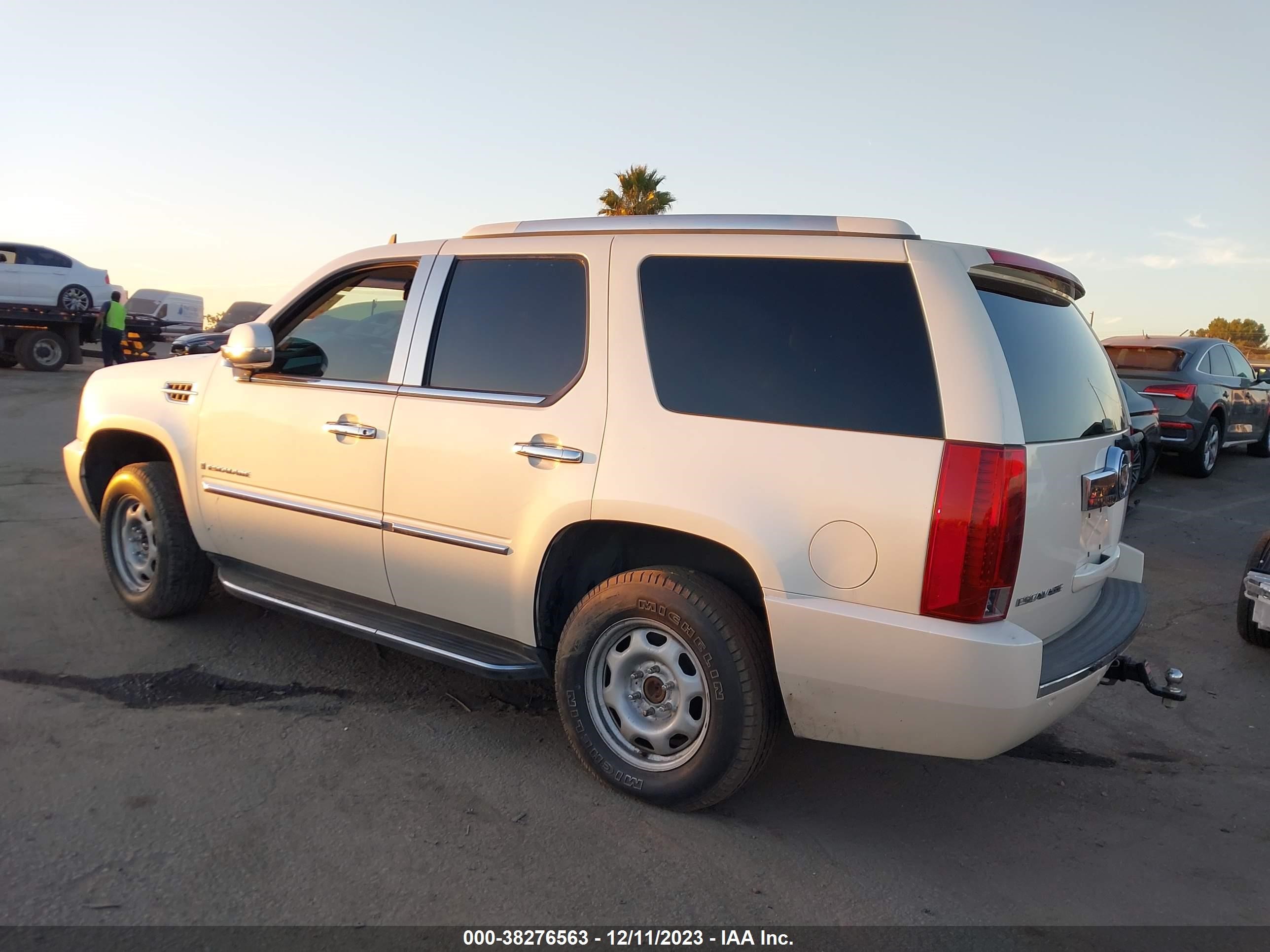 Photo 2 VIN: 1GYFK63817R333980 - CADILLAC ESCALADE 