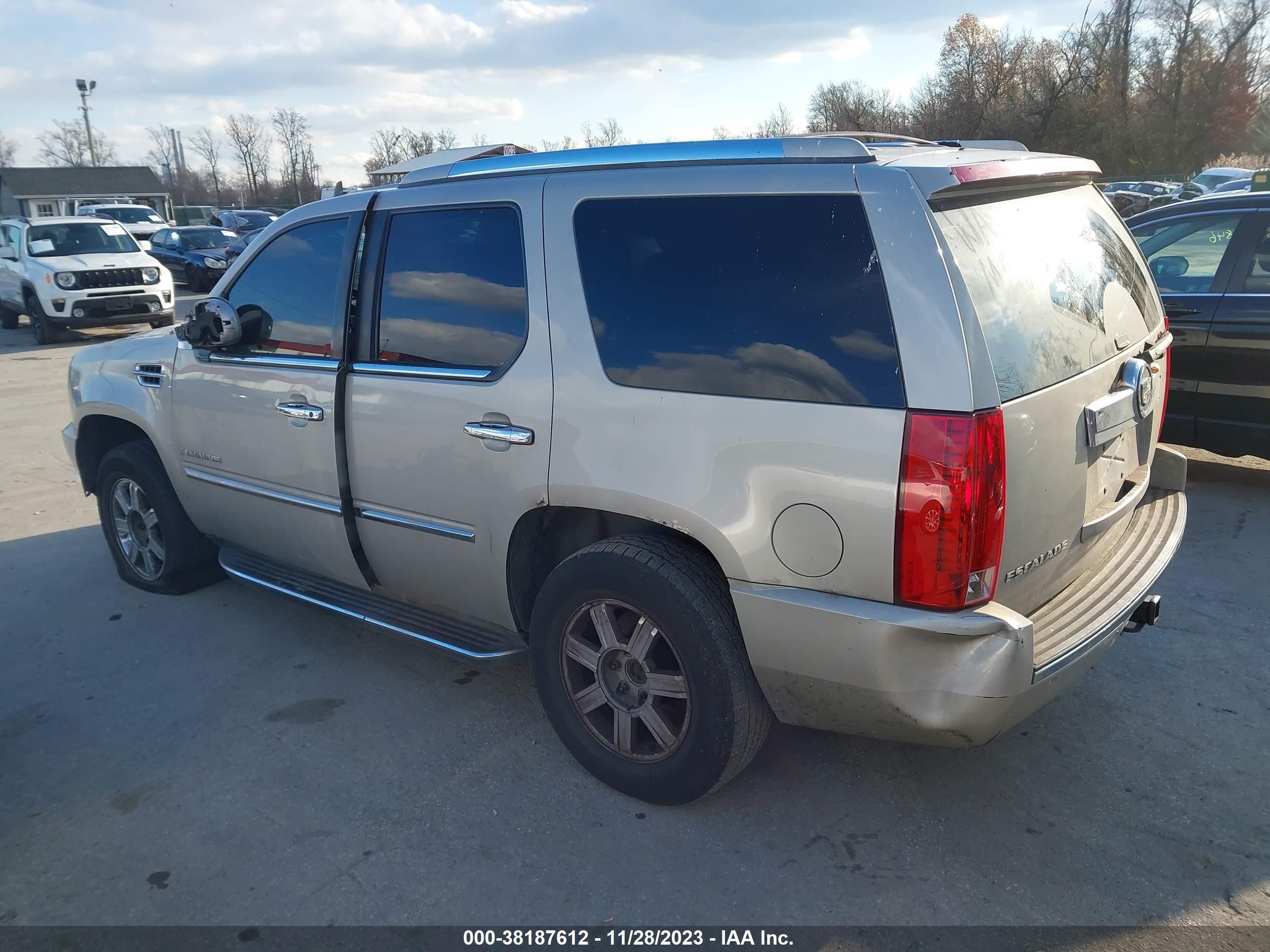 Photo 2 VIN: 1GYFK63827R332532 - CADILLAC ESCALADE 