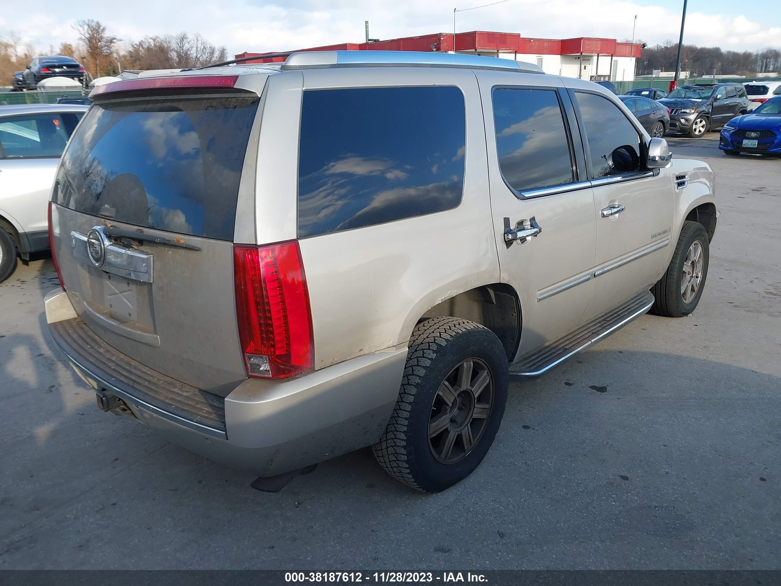 Photo 3 VIN: 1GYFK63827R332532 - CADILLAC ESCALADE 