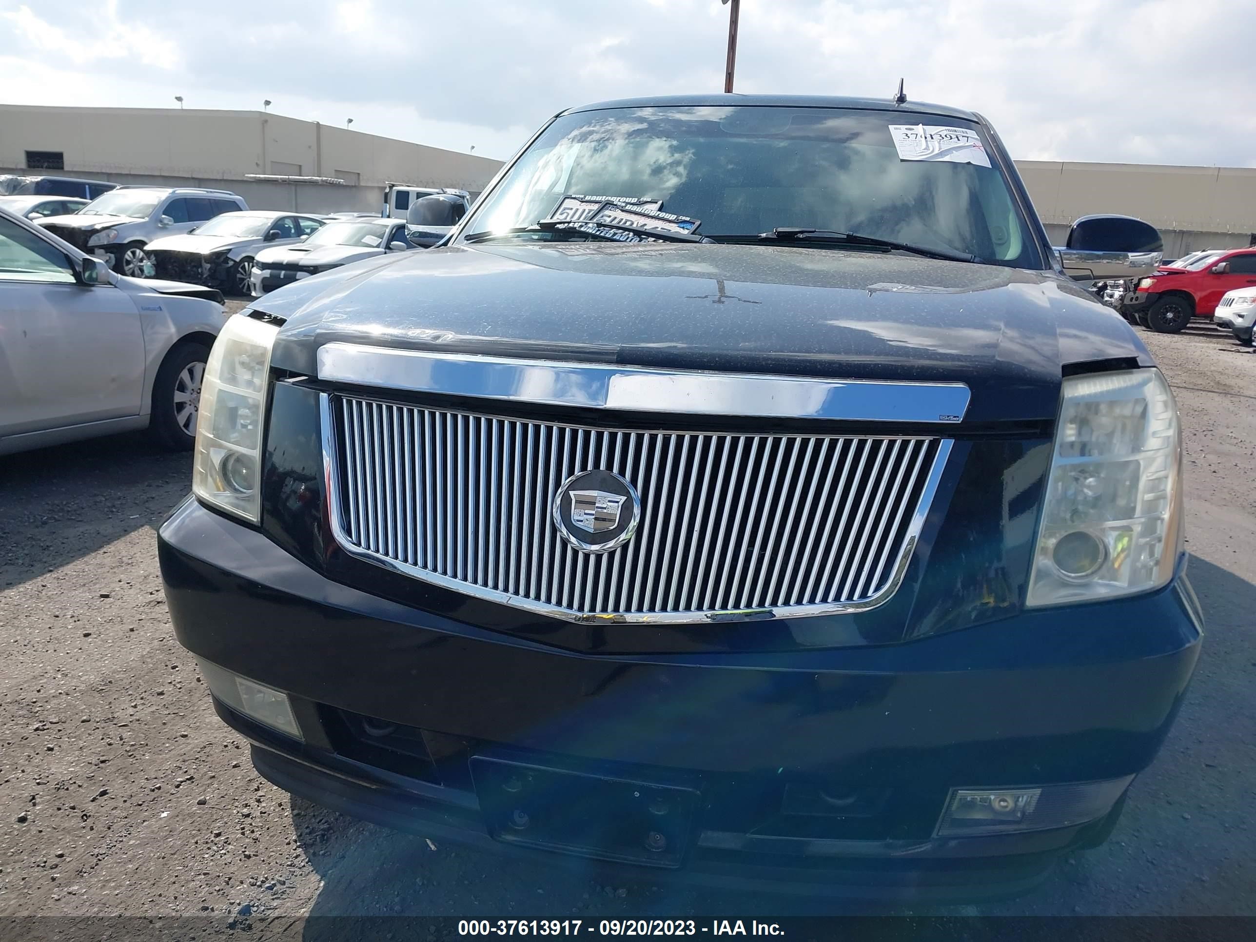 Photo 11 VIN: 1GYFK63837R135790 - CADILLAC ESCALADE 