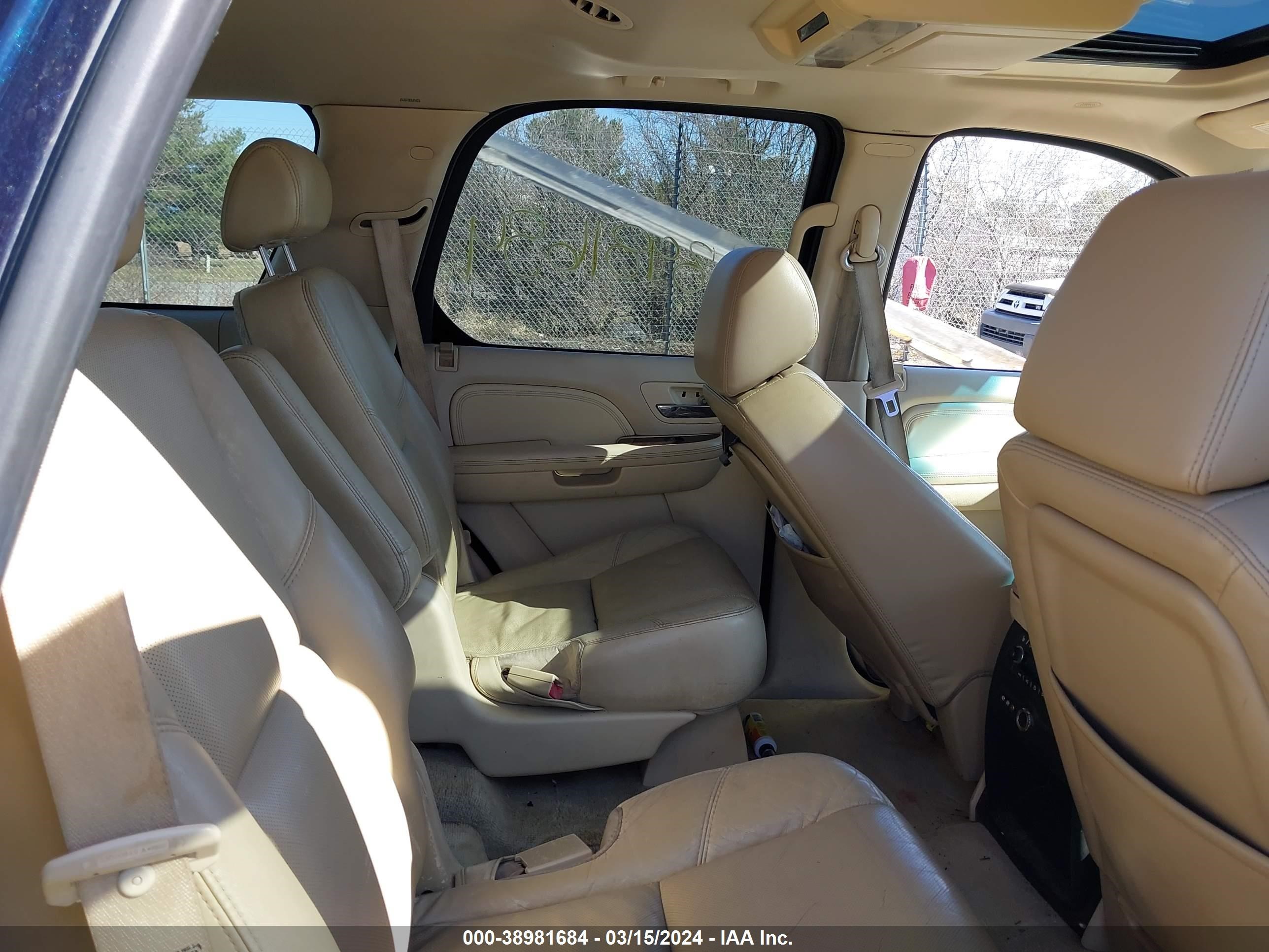 Photo 7 VIN: 1GYFK63837R150712 - CADILLAC ESCALADE 