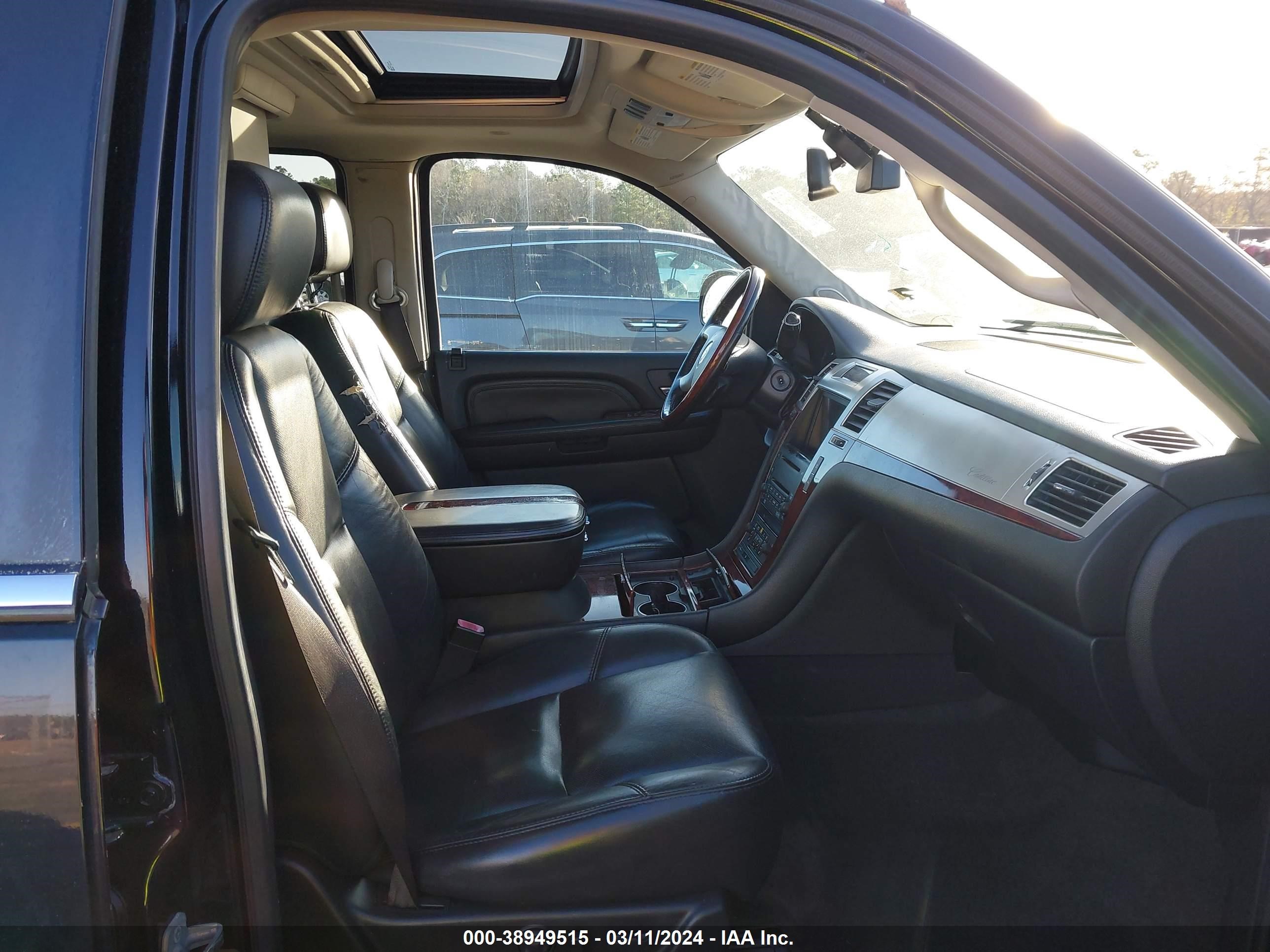 Photo 4 VIN: 1GYFK63837R177750 - CADILLAC ESCALADE 