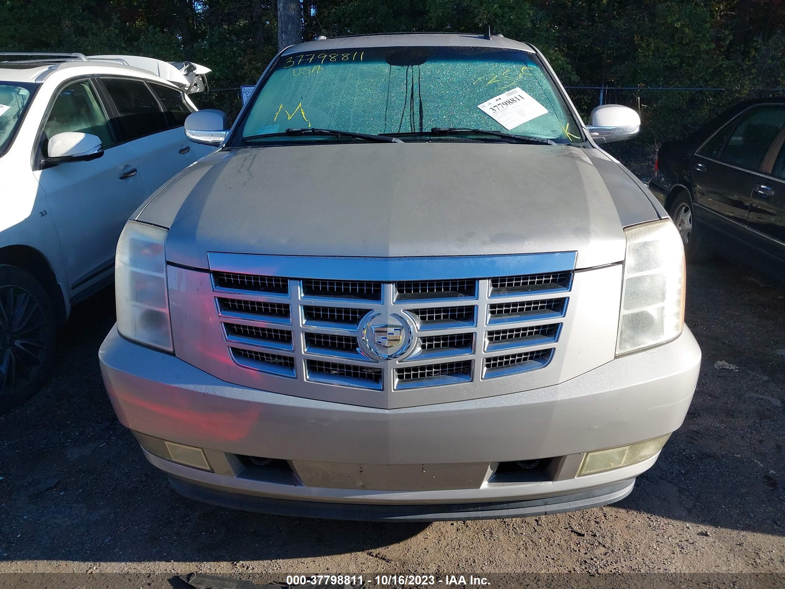 Photo 11 VIN: 1GYFK63838R123429 - CADILLAC ESCALADE 