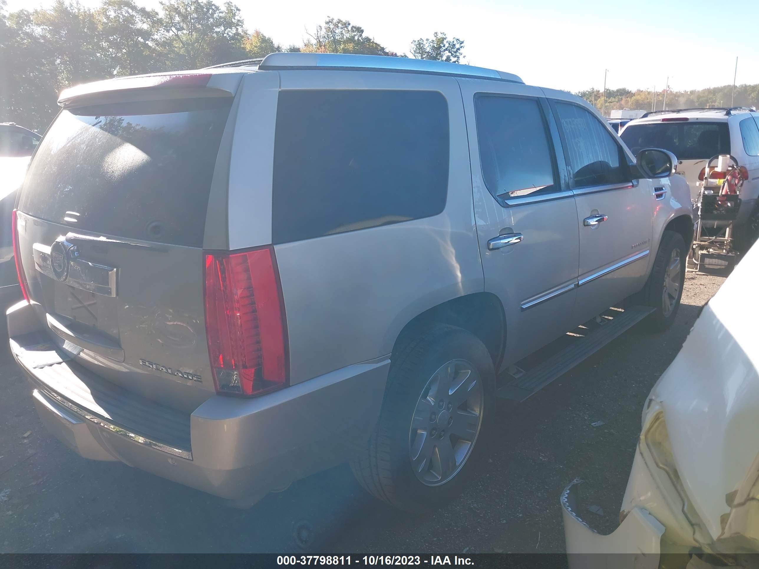 Photo 3 VIN: 1GYFK63838R123429 - CADILLAC ESCALADE 