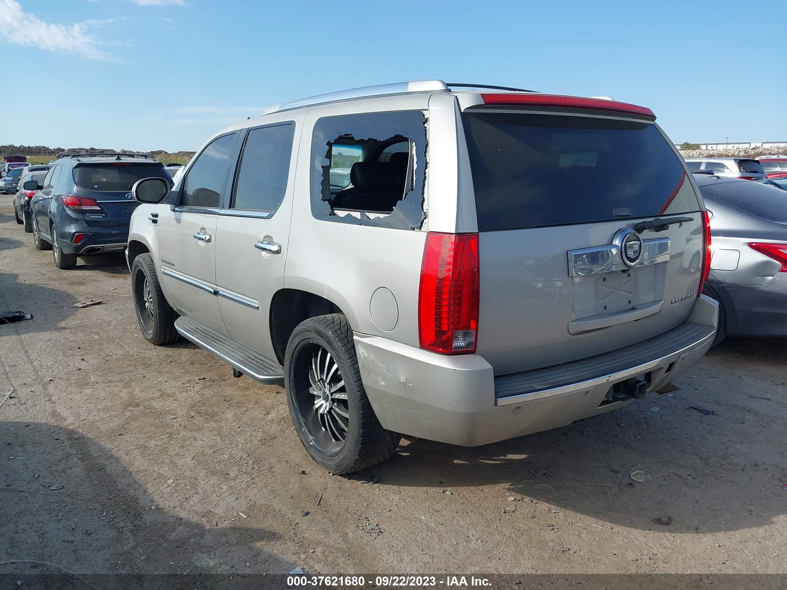 Photo 2 VIN: 1GYFK63838R143938 - CADILLAC ESCALADE 