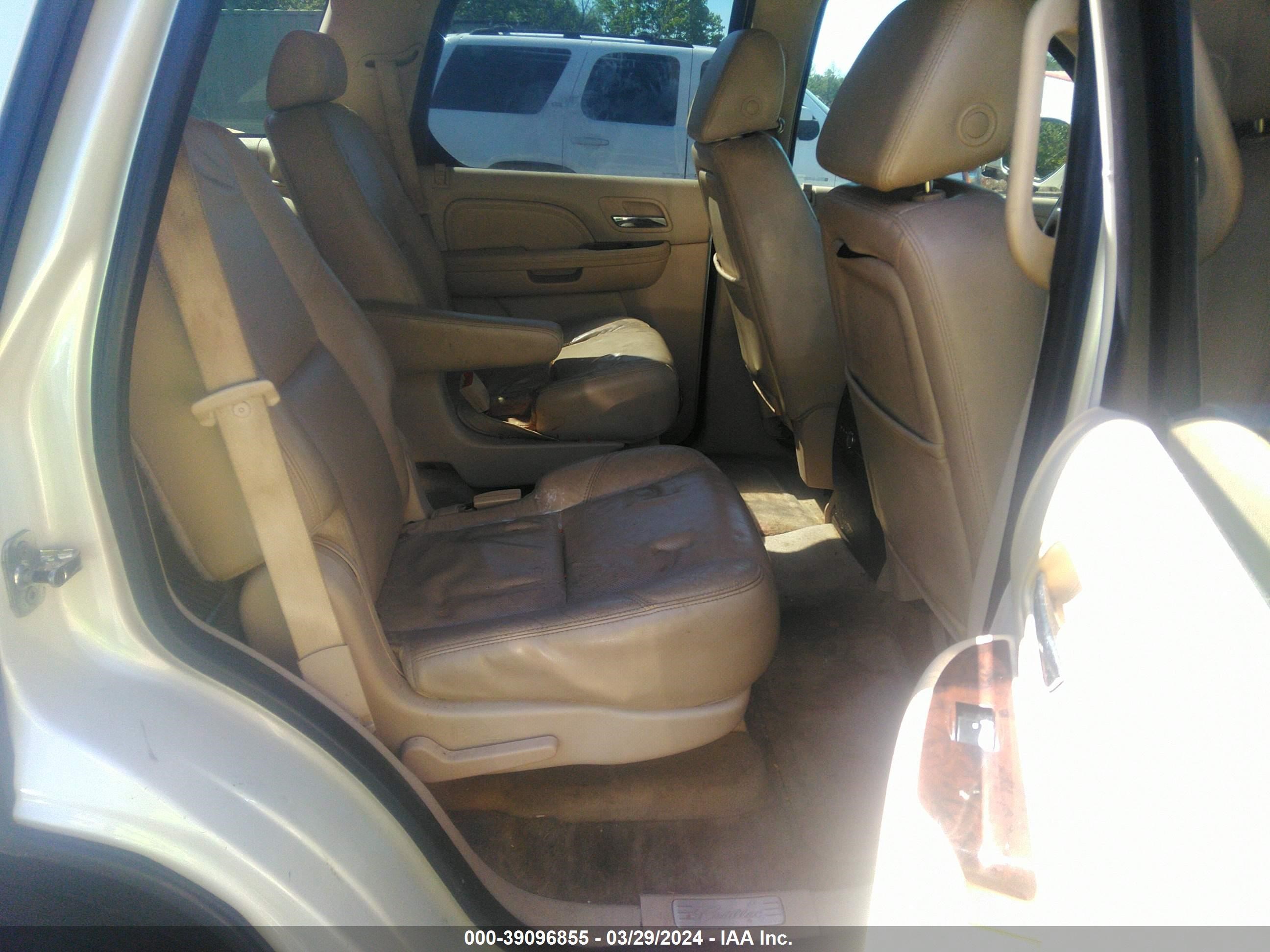 Photo 7 VIN: 1GYFK63838R209422 - CADILLAC ESCALADE 