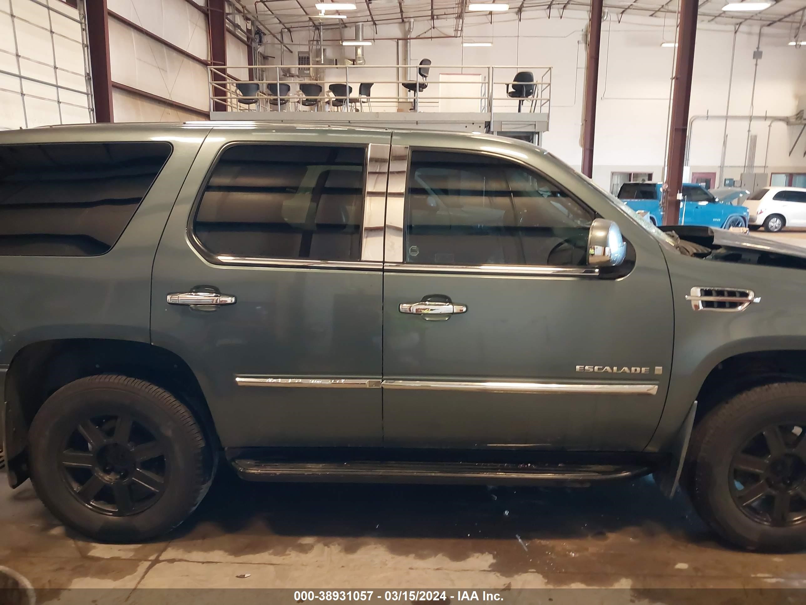 Photo 13 VIN: 1GYFK63838R230352 - CADILLAC ESCALADE 