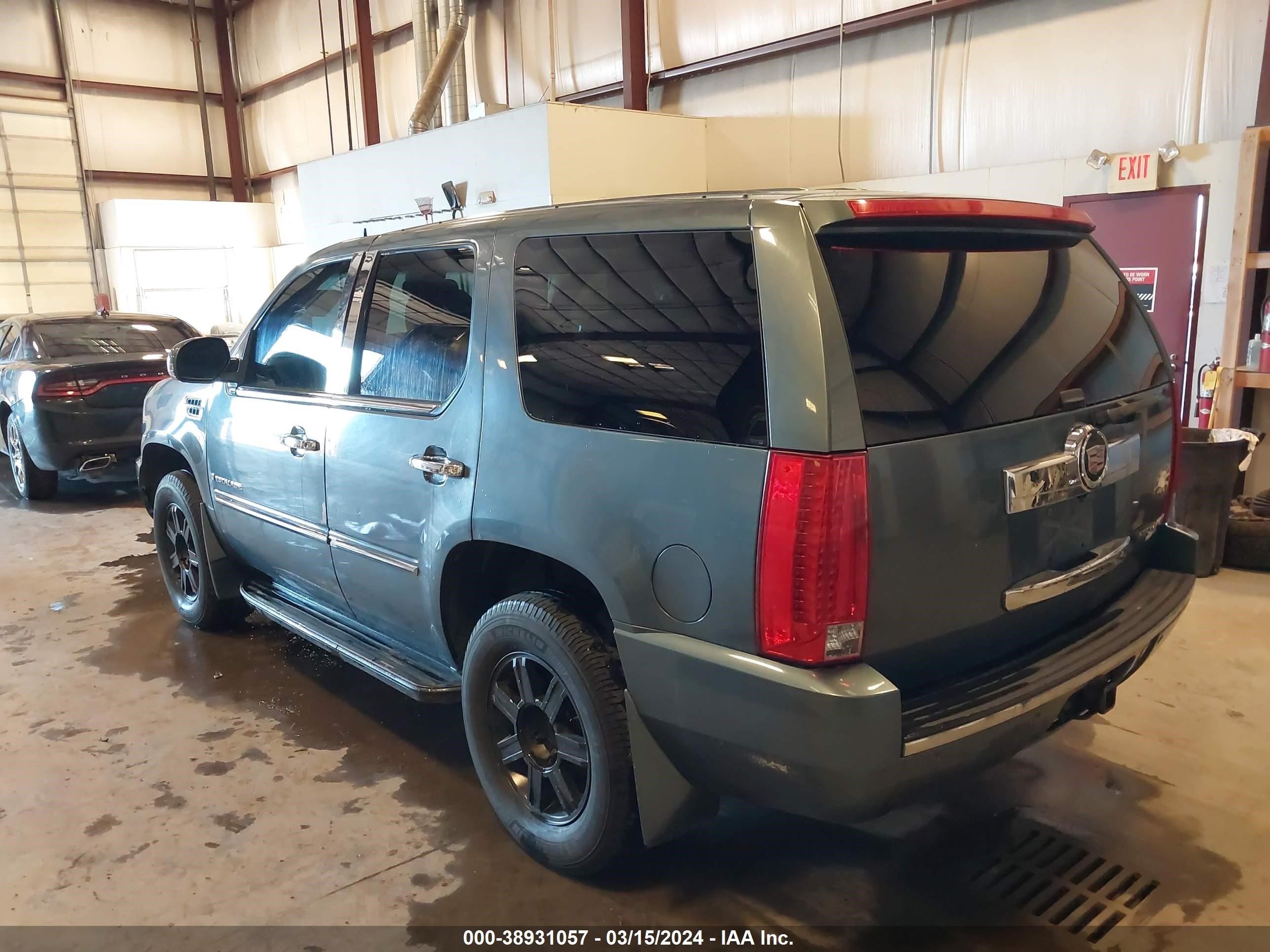 Photo 2 VIN: 1GYFK63838R230352 - CADILLAC ESCALADE 