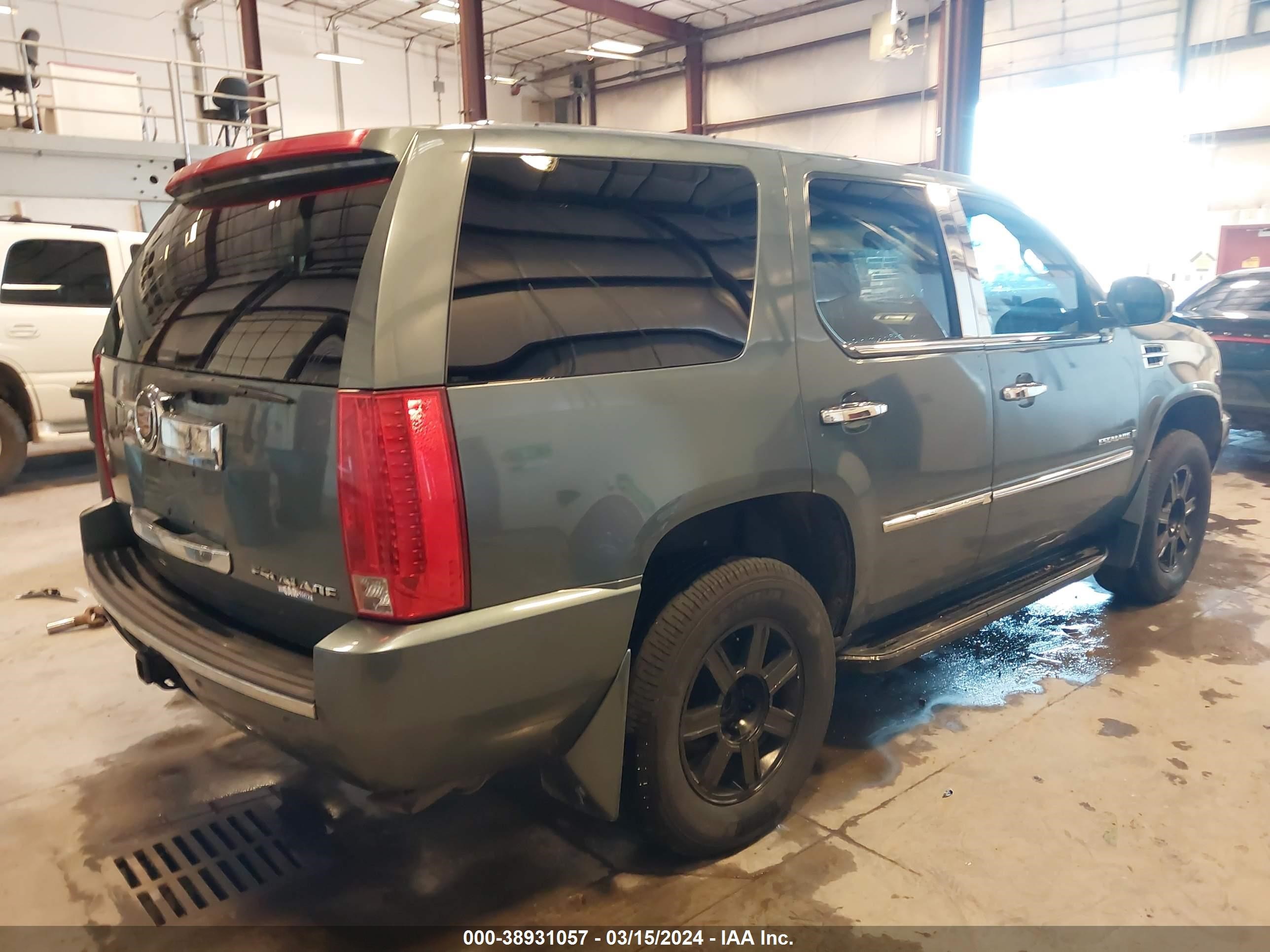 Photo 3 VIN: 1GYFK63838R230352 - CADILLAC ESCALADE 