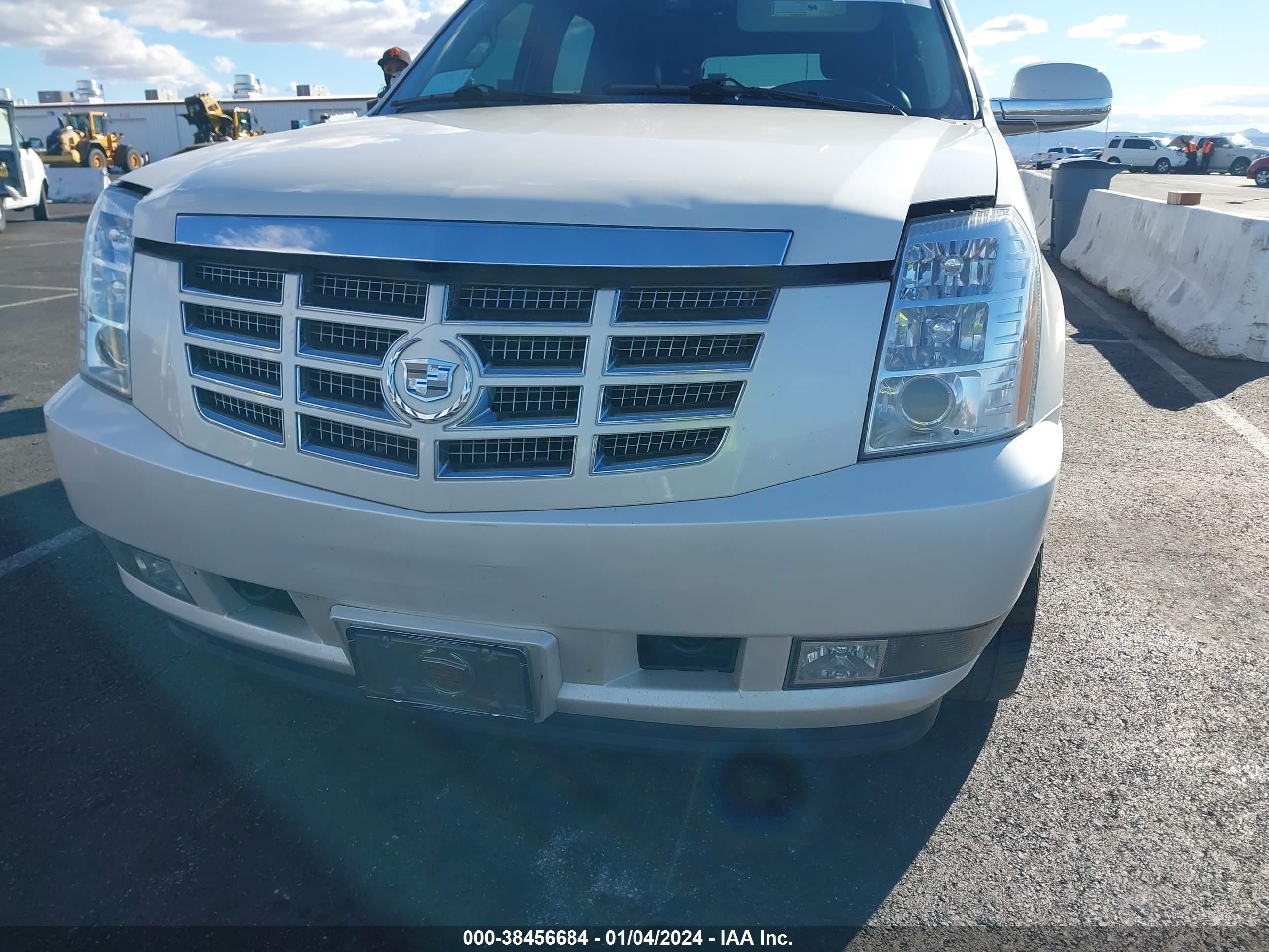 Photo 5 VIN: 1GYFK63838R250228 - CADILLAC ESCALADE 