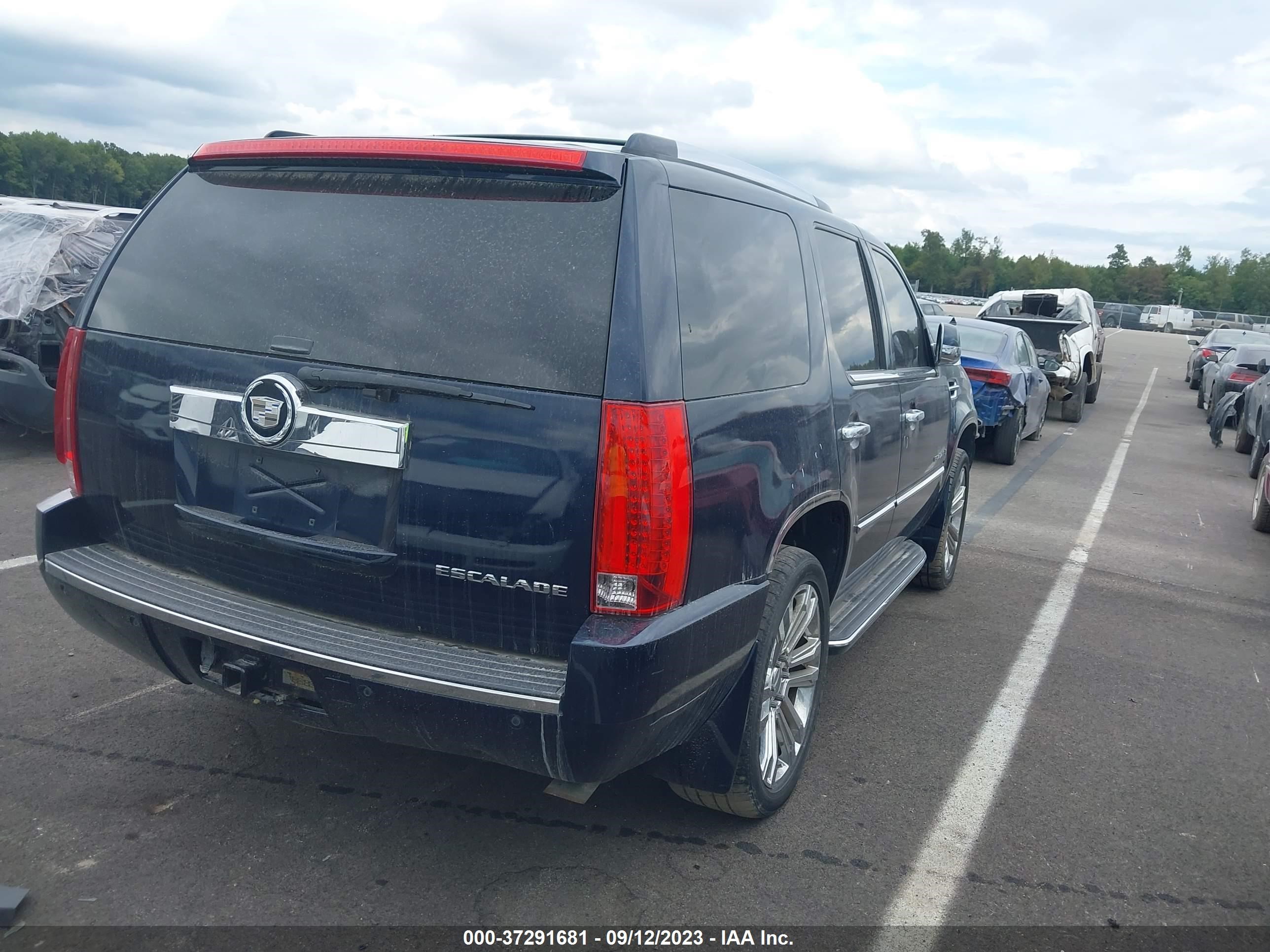 Photo 3 VIN: 1GYFK63858R229042 - CADILLAC ESCALADE 