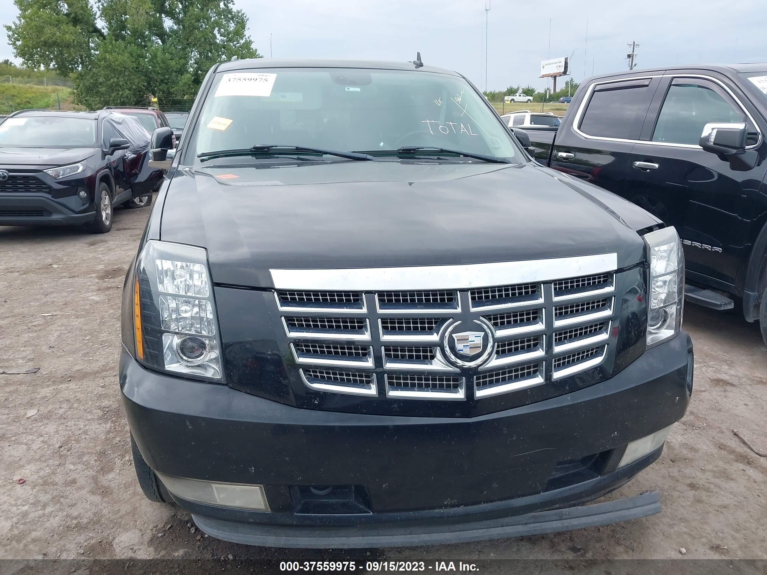 Photo 11 VIN: 1GYFK63878R150455 - CADILLAC ESCALADE 