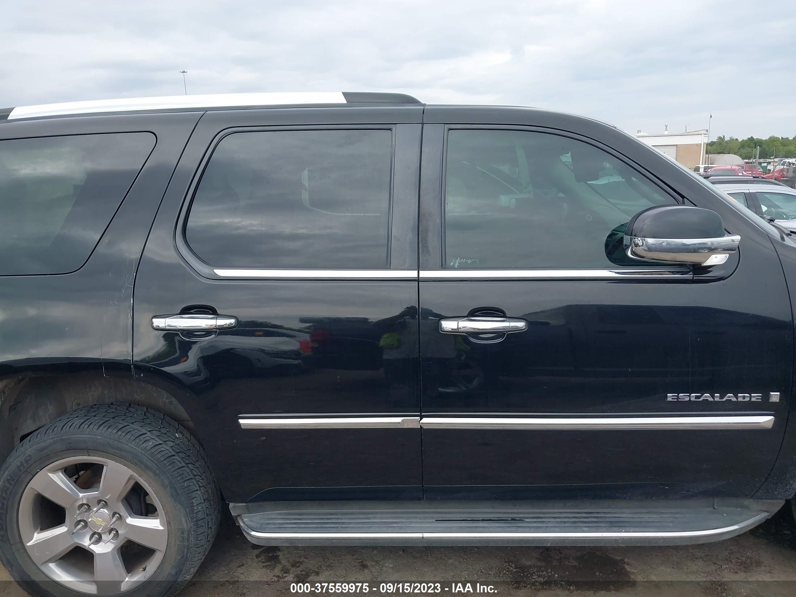 Photo 12 VIN: 1GYFK63878R150455 - CADILLAC ESCALADE 