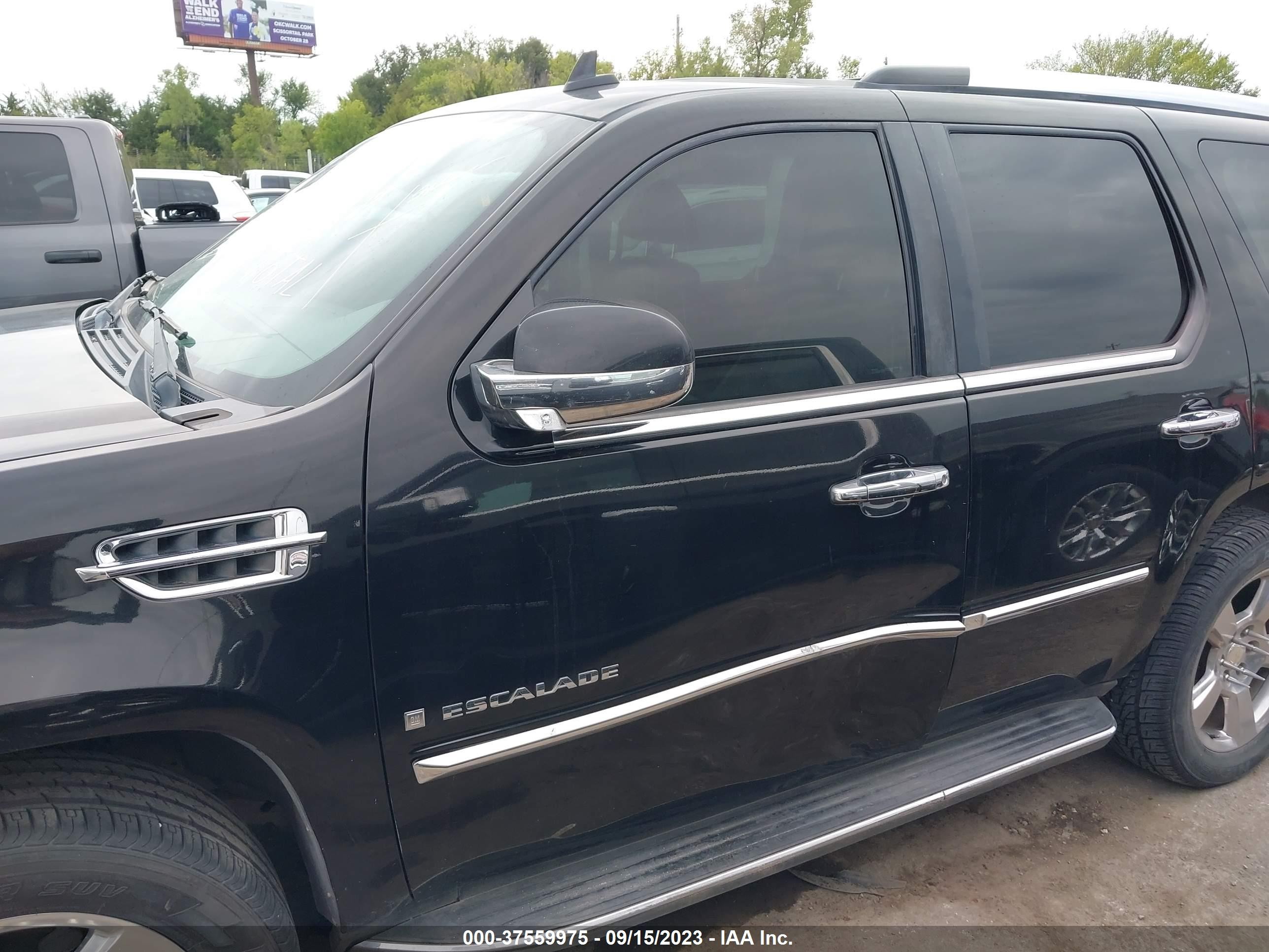 Photo 13 VIN: 1GYFK63878R150455 - CADILLAC ESCALADE 