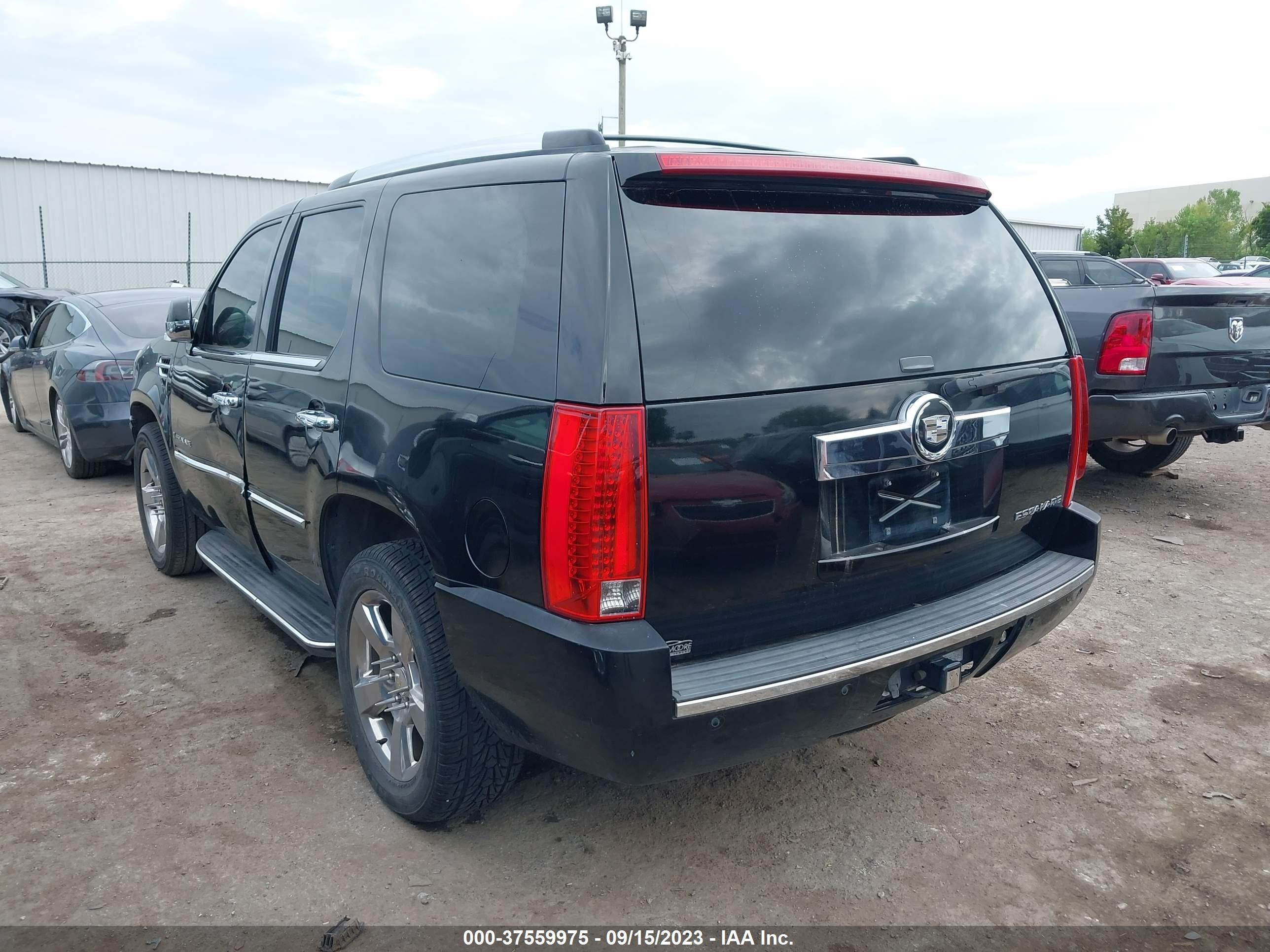 Photo 2 VIN: 1GYFK63878R150455 - CADILLAC ESCALADE 