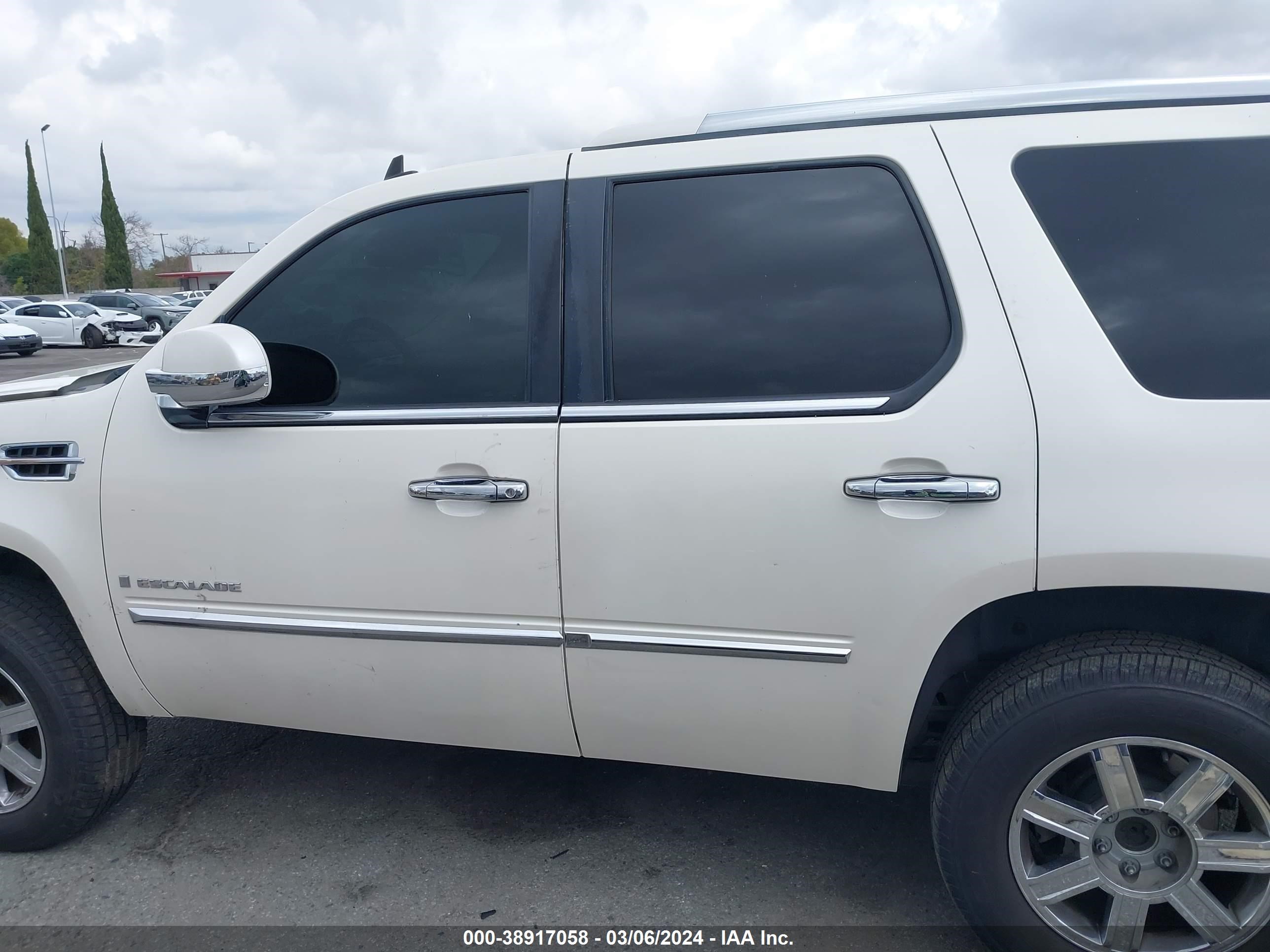 Photo 12 VIN: 1GYFK63887R212315 - CADILLAC ESCALADE 