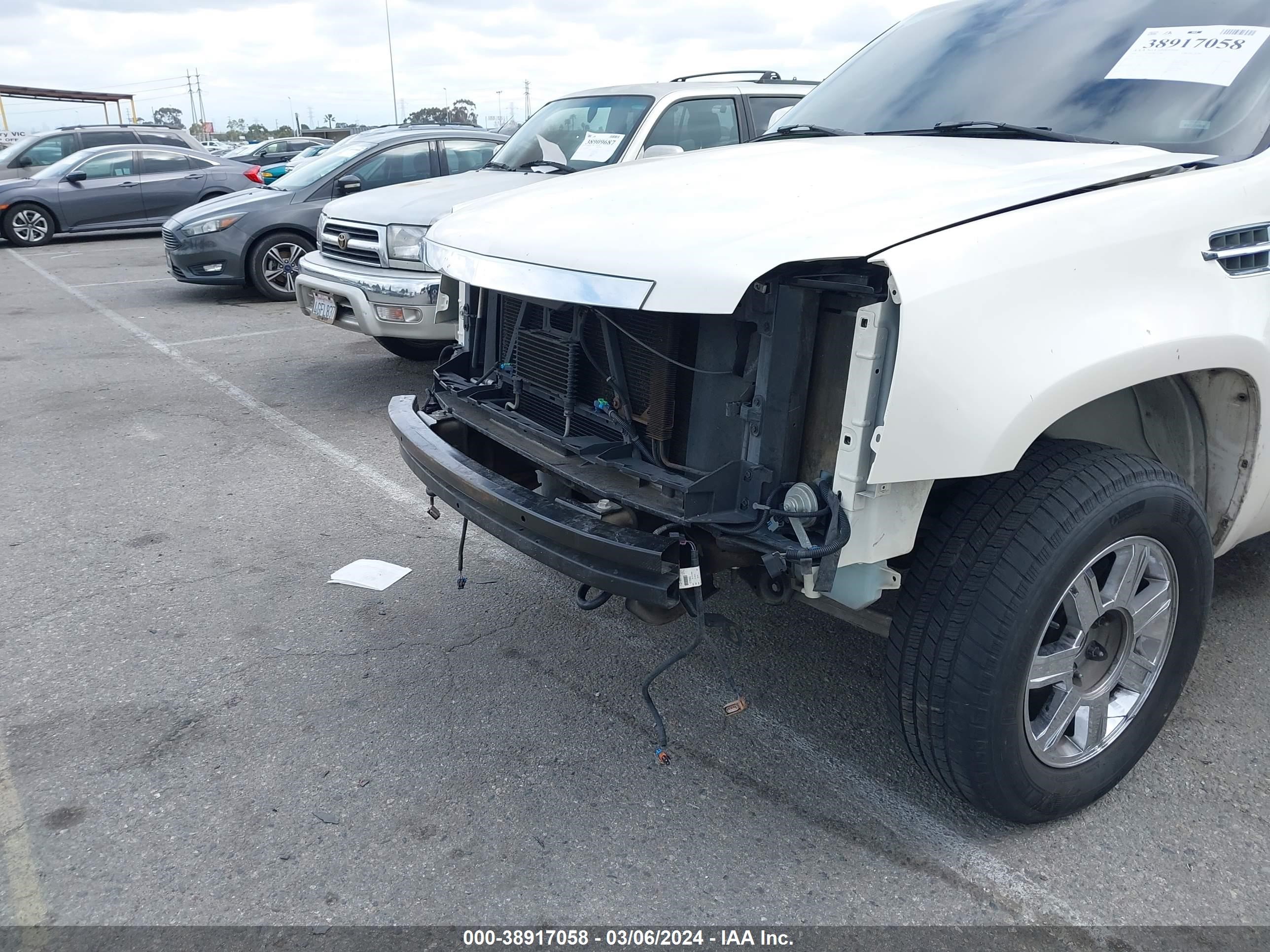 Photo 5 VIN: 1GYFK63887R212315 - CADILLAC ESCALADE 