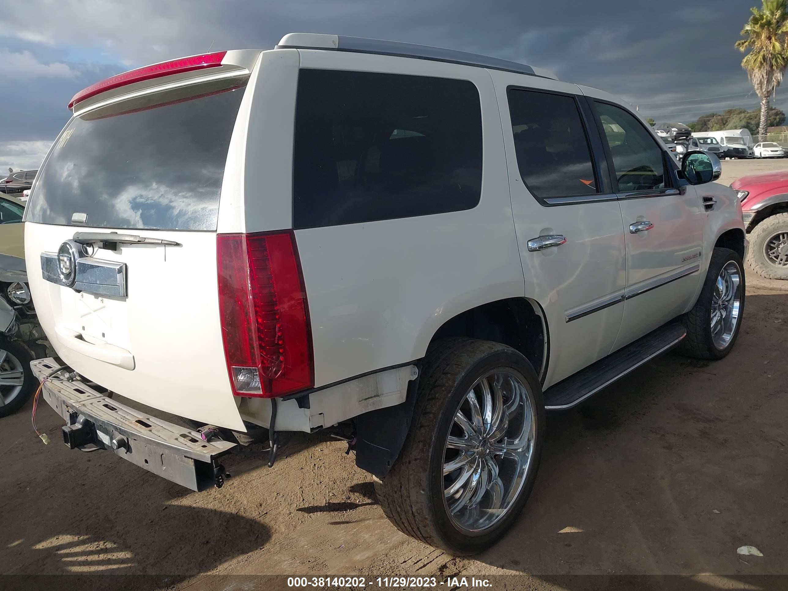 Photo 3 VIN: 1GYFK63887R362988 - CADILLAC ESCALADE 