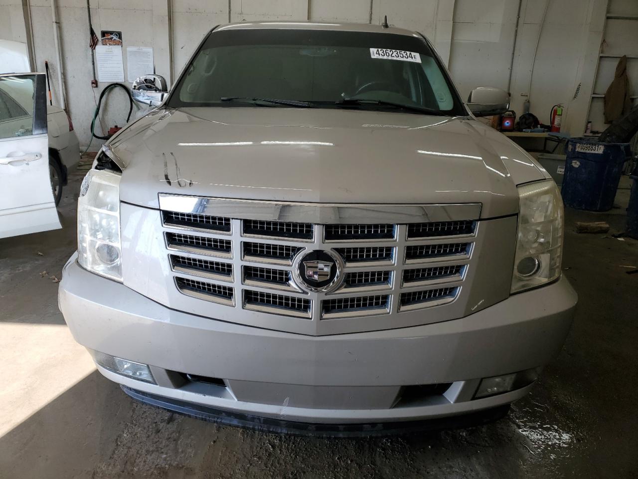 Photo 4 VIN: 1GYFK63897R157096 - CADILLAC ESCALADE 