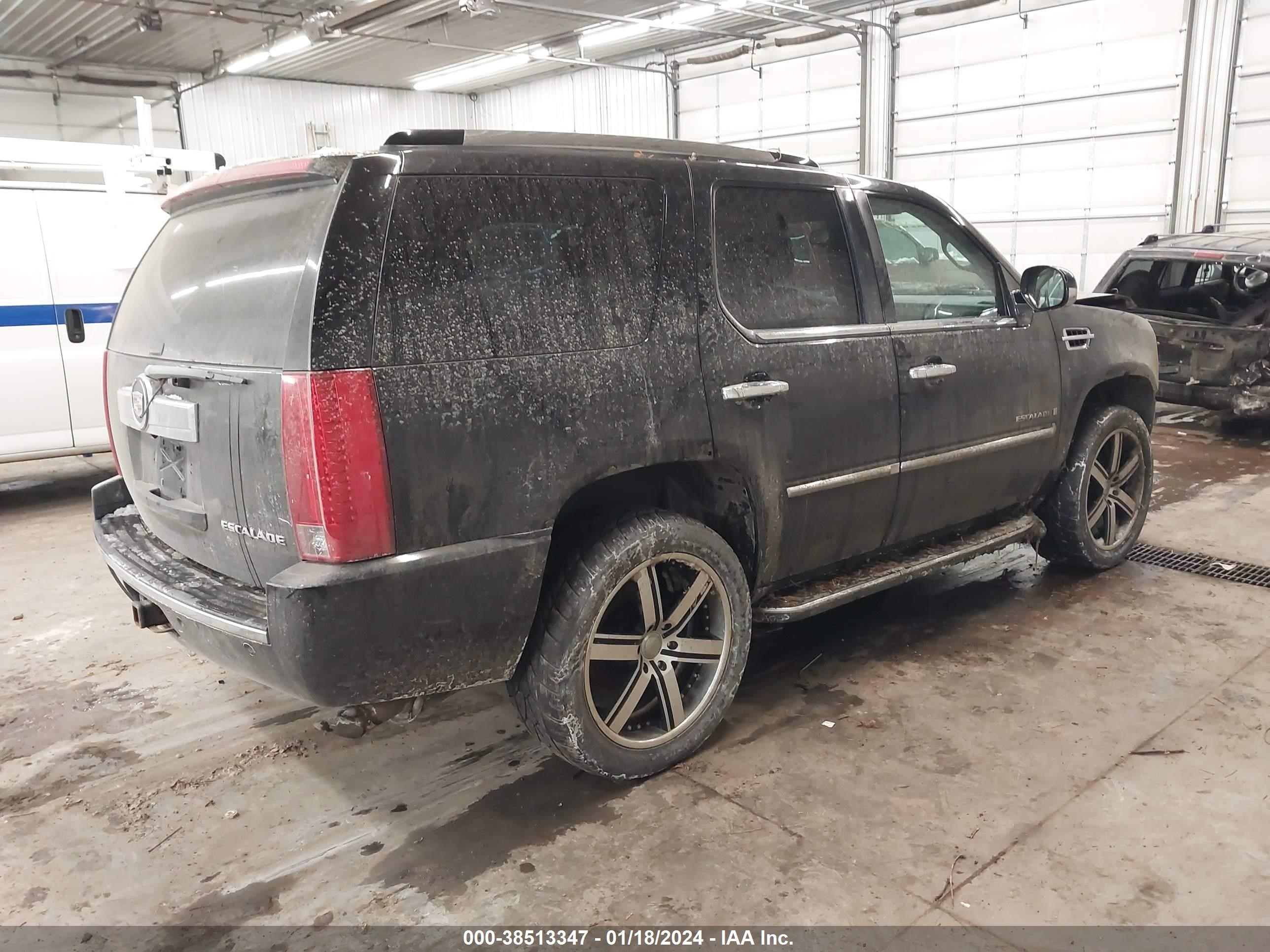 Photo 3 VIN: 1GYFK638X8R142592 - CADILLAC ESCALADE 