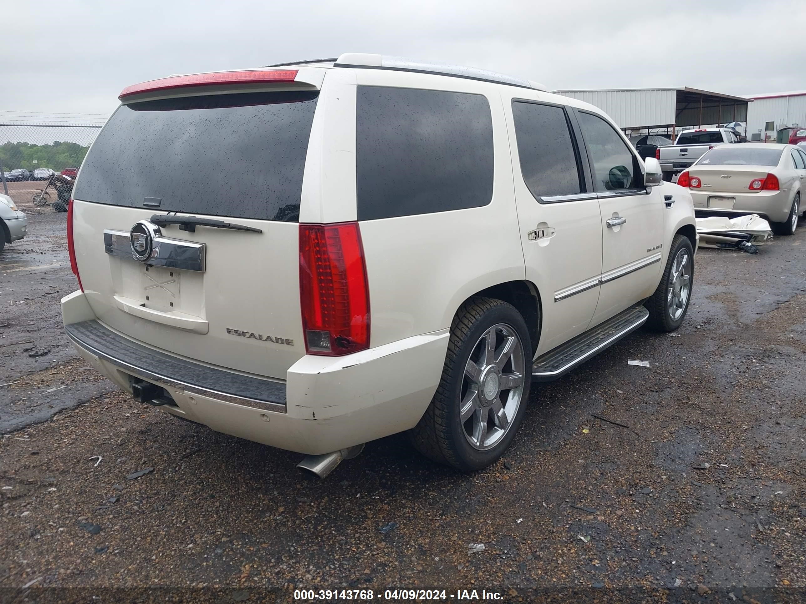 Photo 3 VIN: 1GYFK638X8R209076 - CADILLAC ESCALADE 