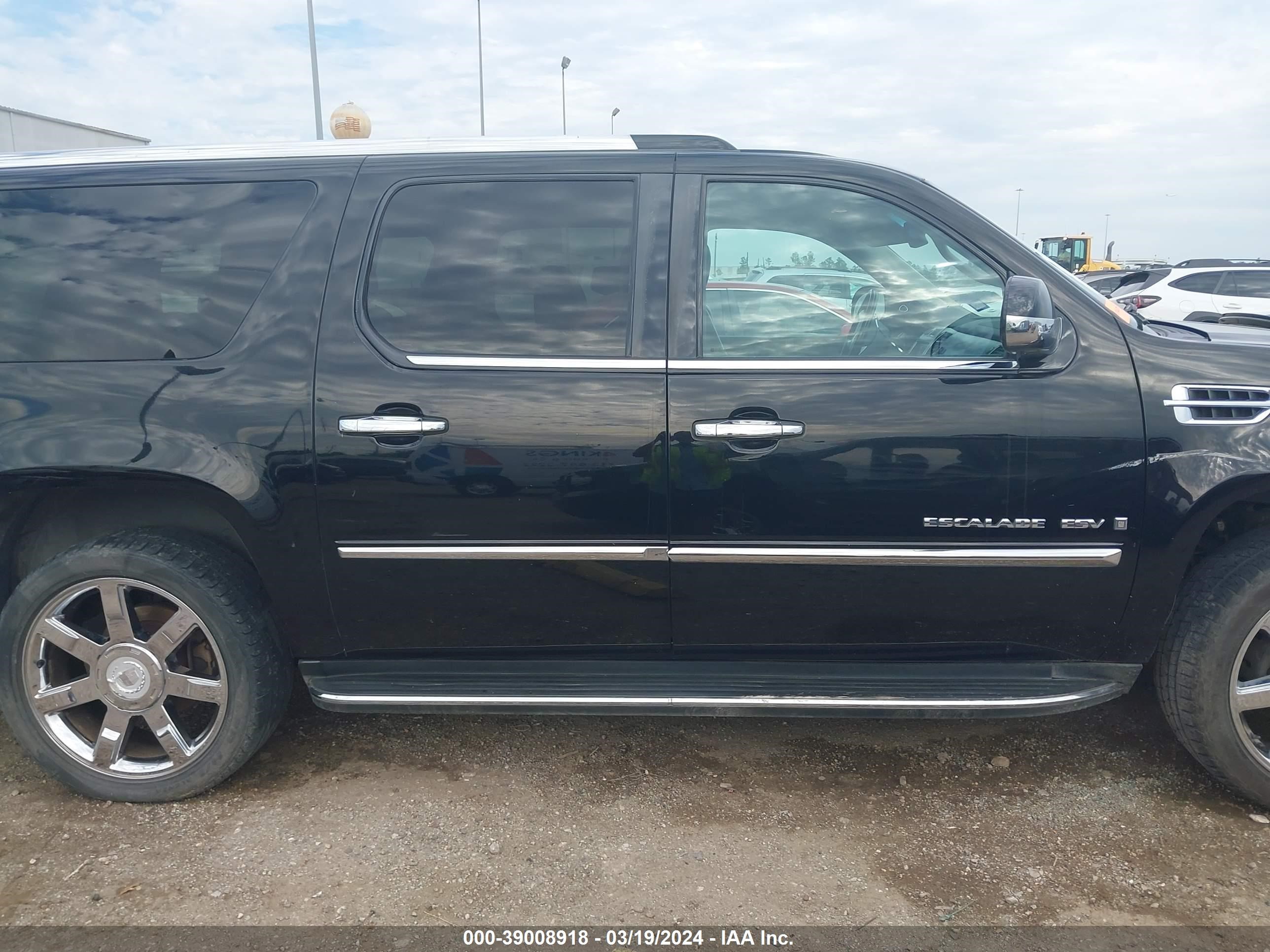 Photo 13 VIN: 1GYFK66818R188601 - CADILLAC ESCALADE 