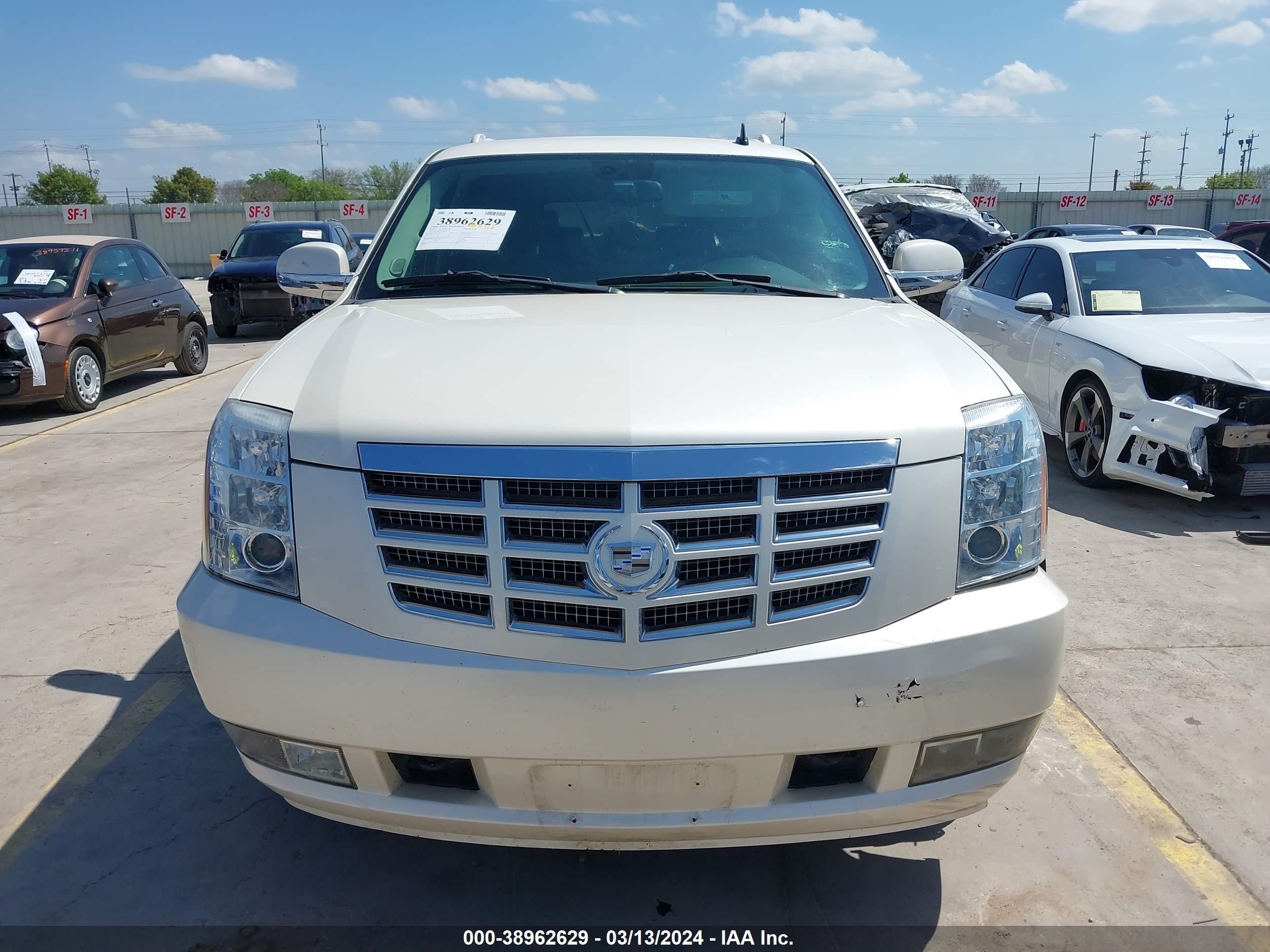 Photo 11 VIN: 1GYFK66848R261301 - CADILLAC ESCALADE 