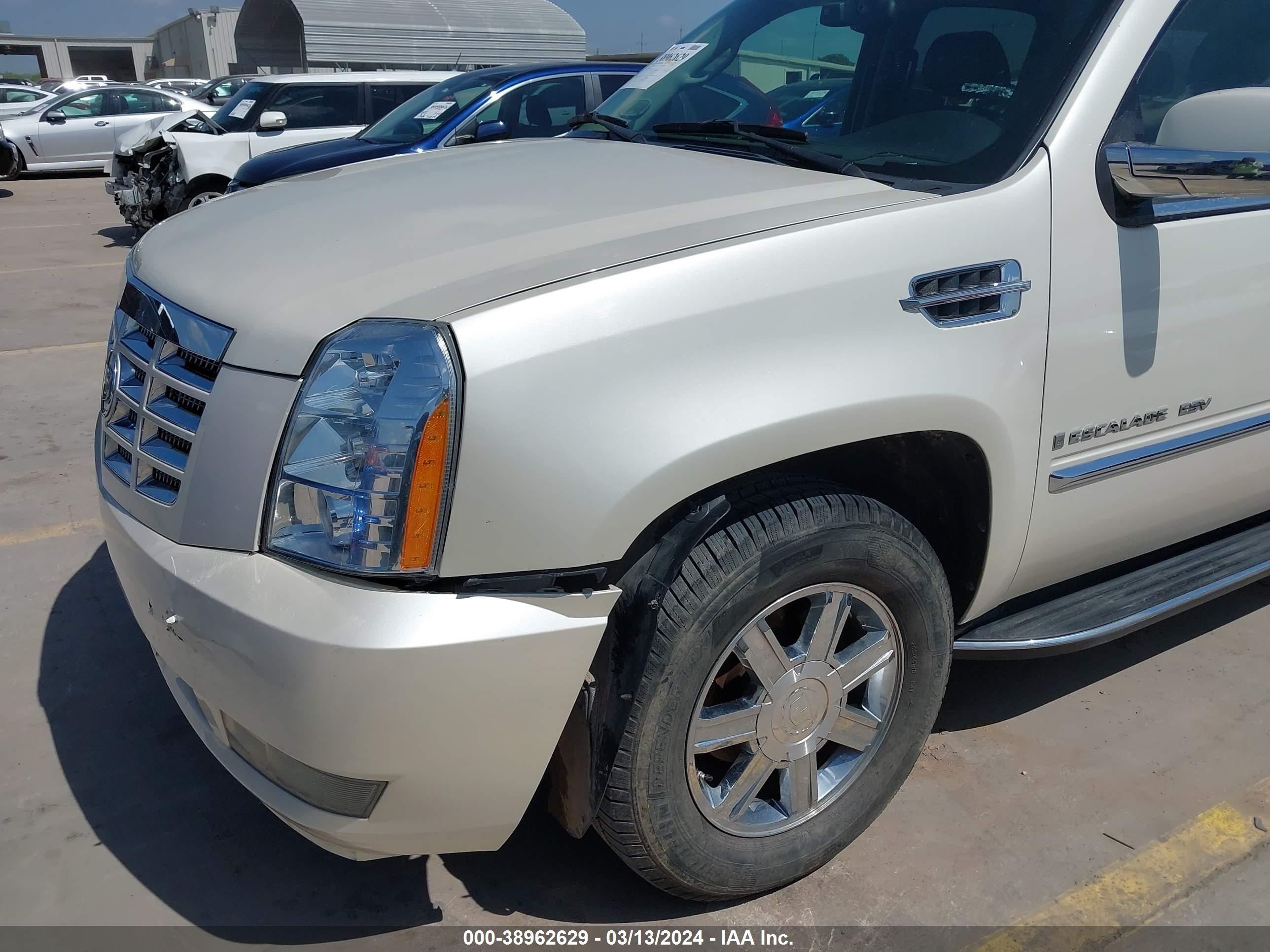 Photo 16 VIN: 1GYFK66848R261301 - CADILLAC ESCALADE 