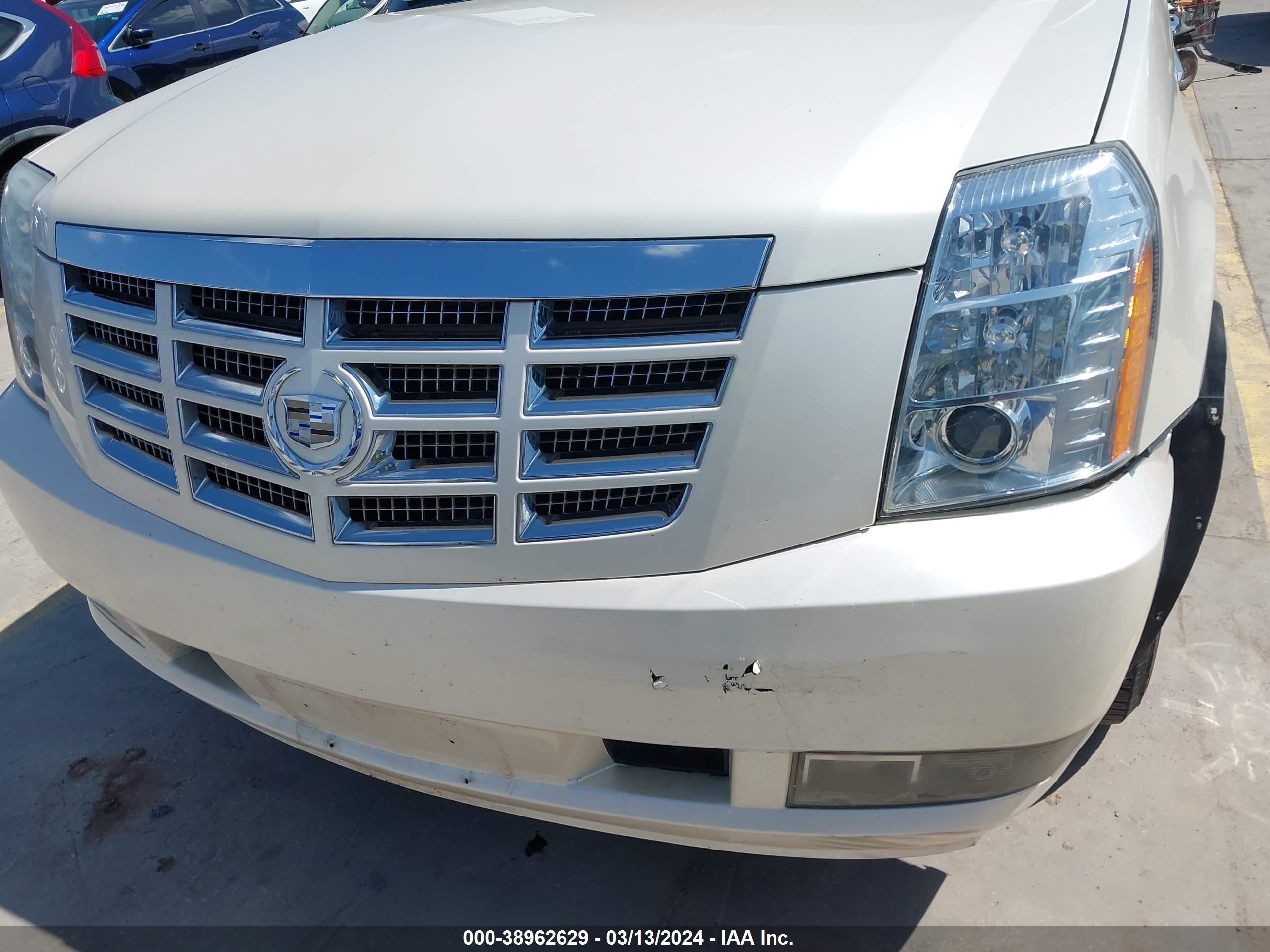 Photo 18 VIN: 1GYFK66848R261301 - CADILLAC ESCALADE 