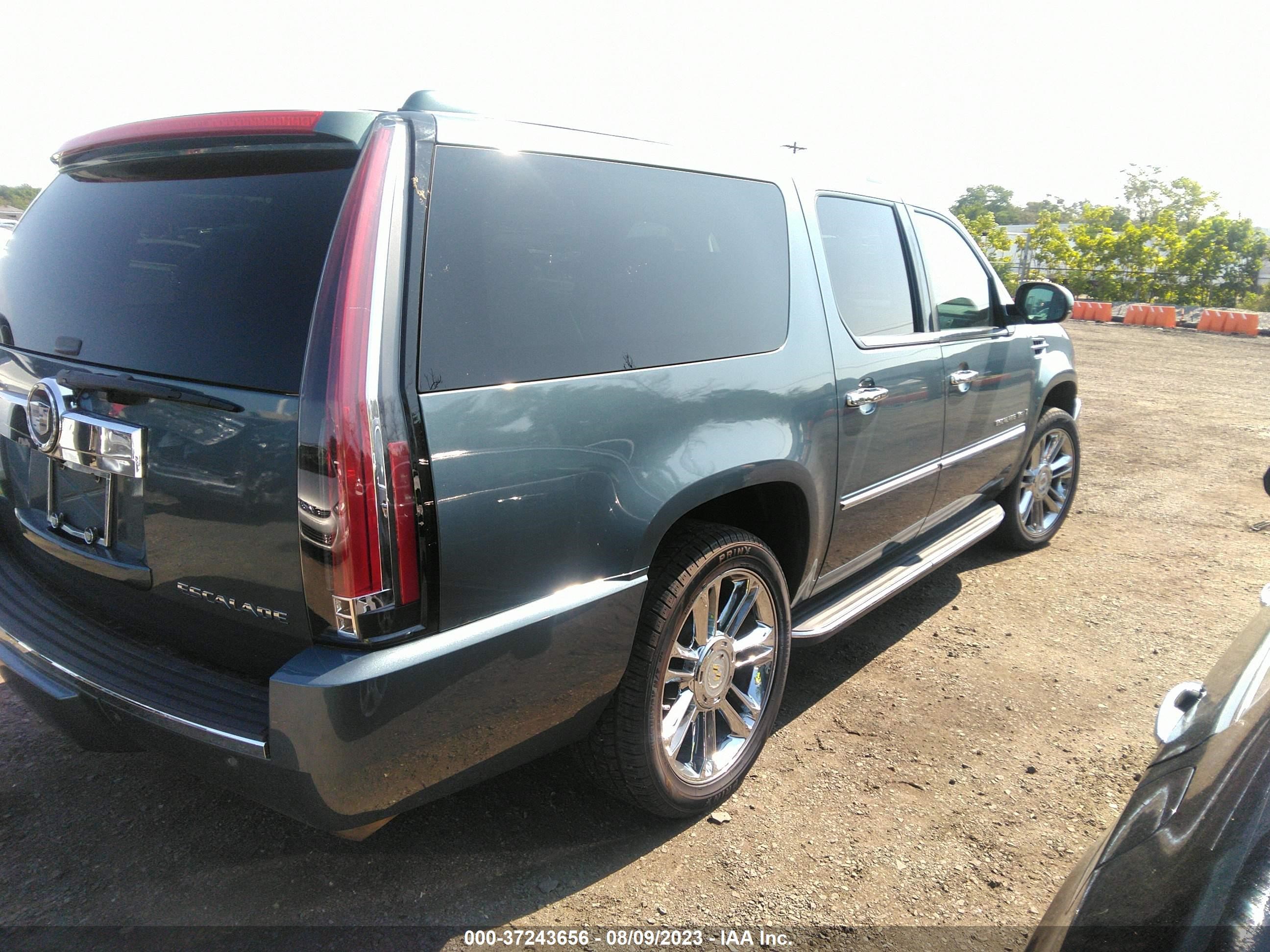 Photo 3 VIN: 1GYFK66888R214918 - CADILLAC ESCALADE 