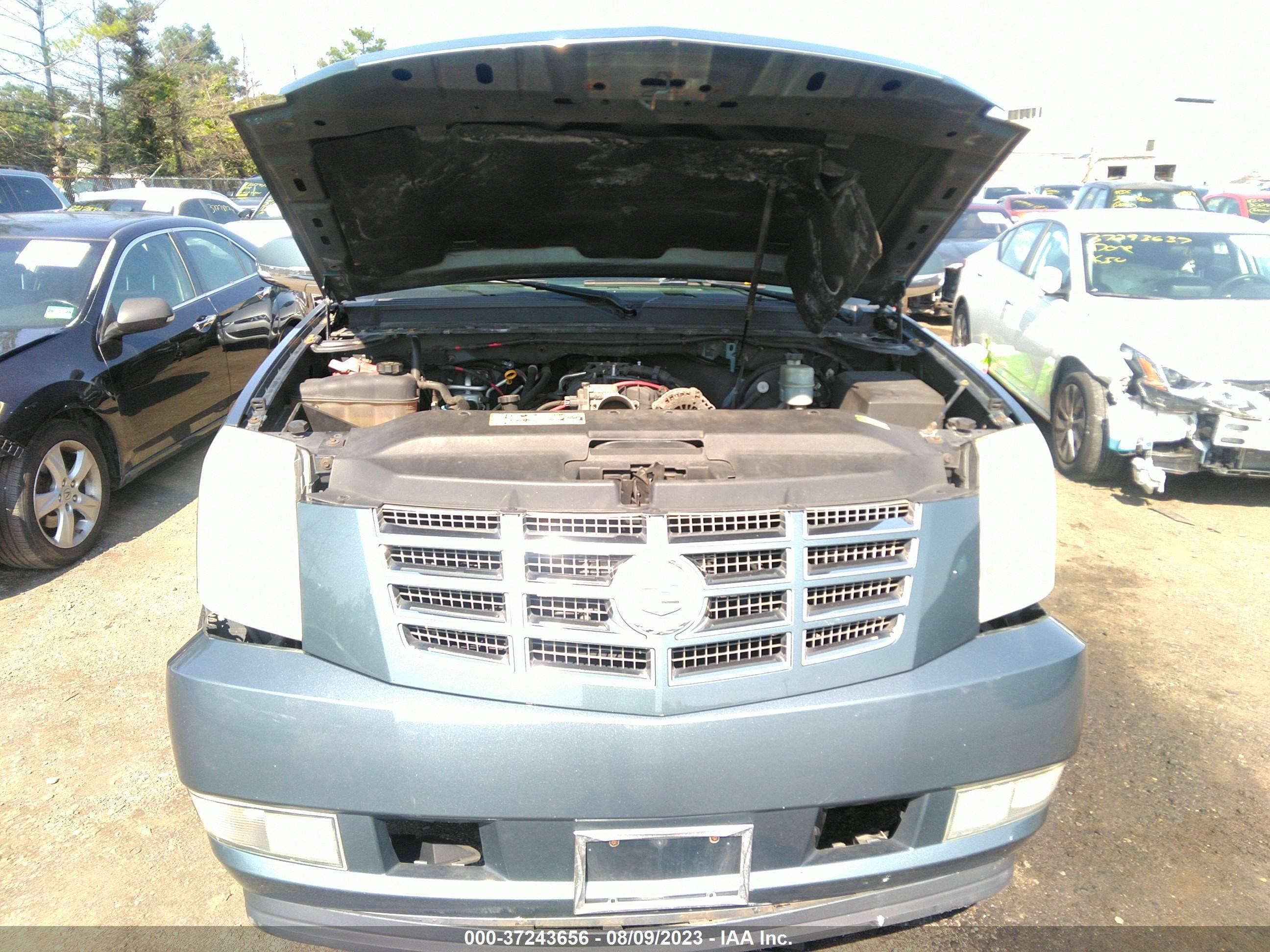 Photo 9 VIN: 1GYFK66888R214918 - CADILLAC ESCALADE 