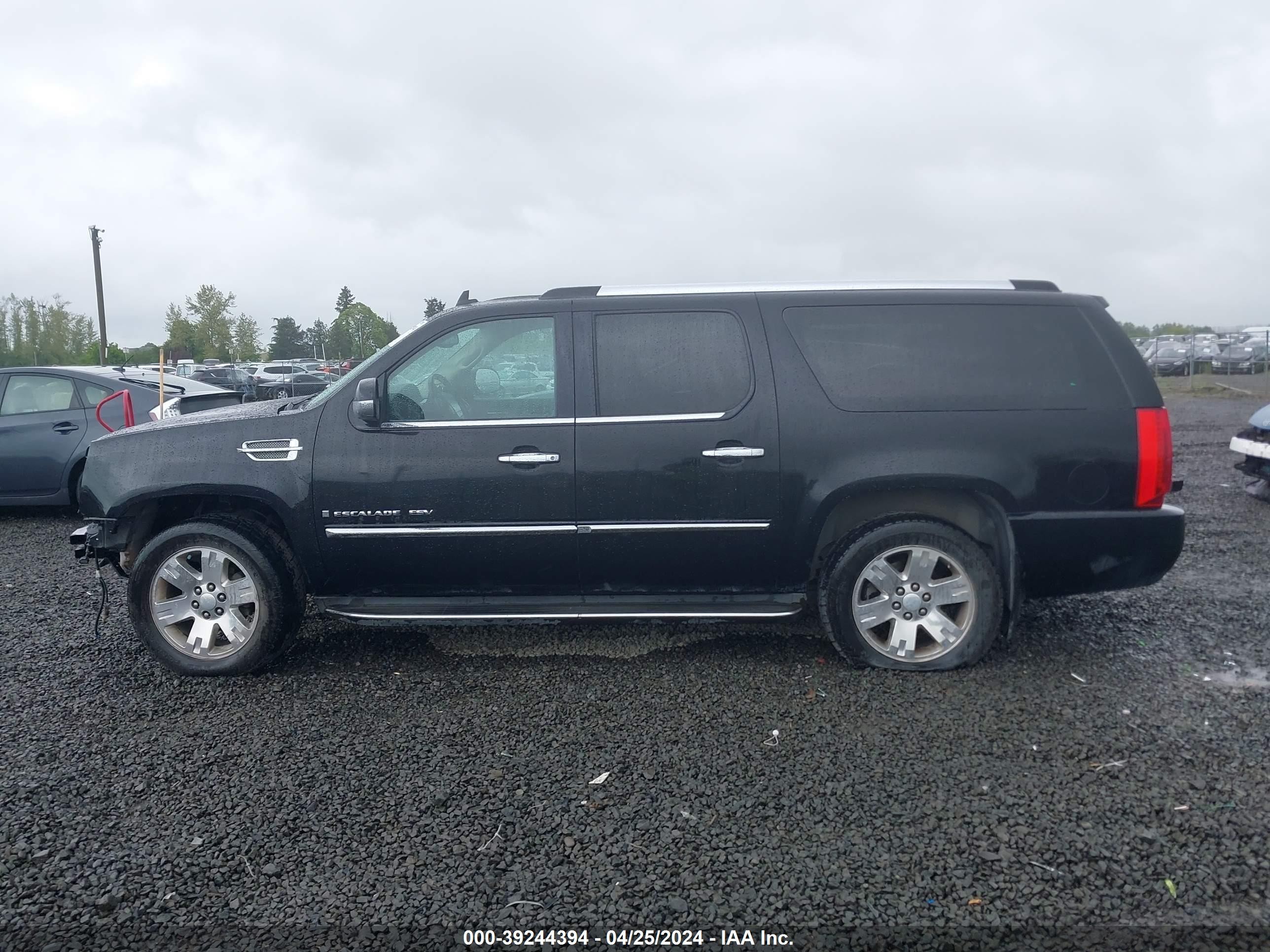 Photo 14 VIN: 1GYFK668X8R143379 - CADILLAC ESCALADE 