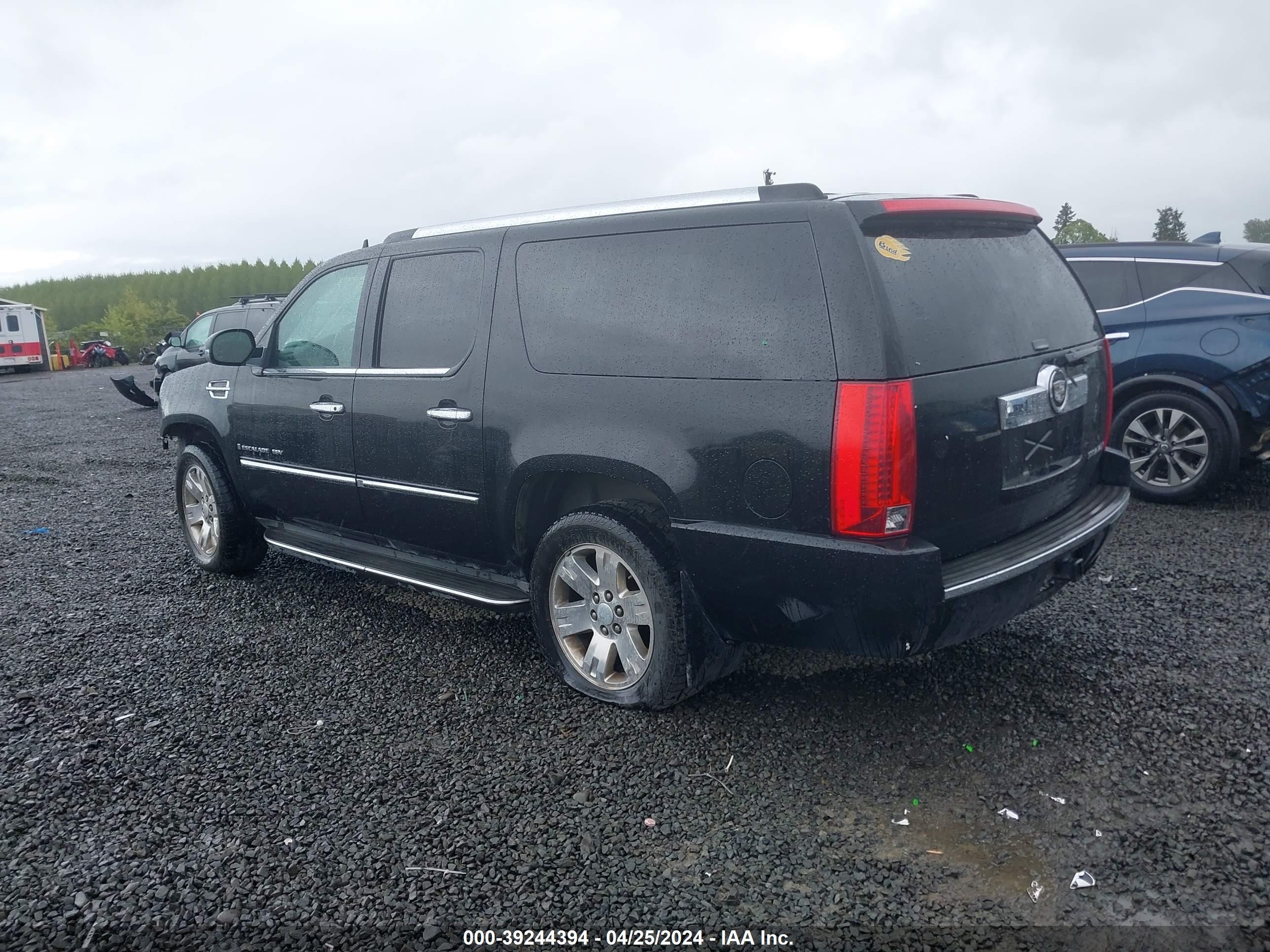 Photo 2 VIN: 1GYFK668X8R143379 - CADILLAC ESCALADE 