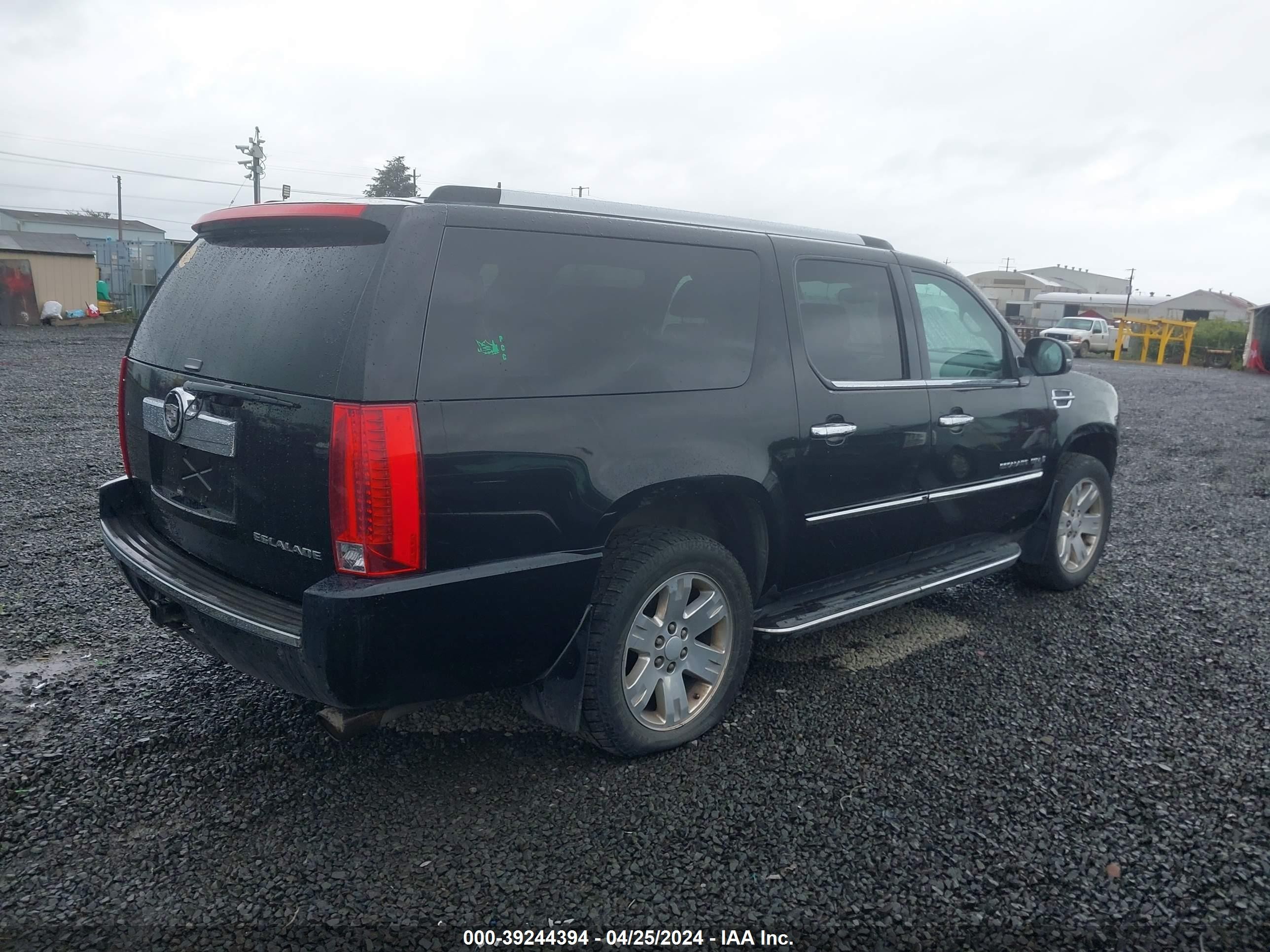 Photo 3 VIN: 1GYFK668X8R143379 - CADILLAC ESCALADE 