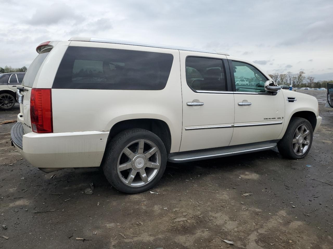 Photo 2 VIN: 1GYFK668X8R216816 - CADILLAC ESCALADE 