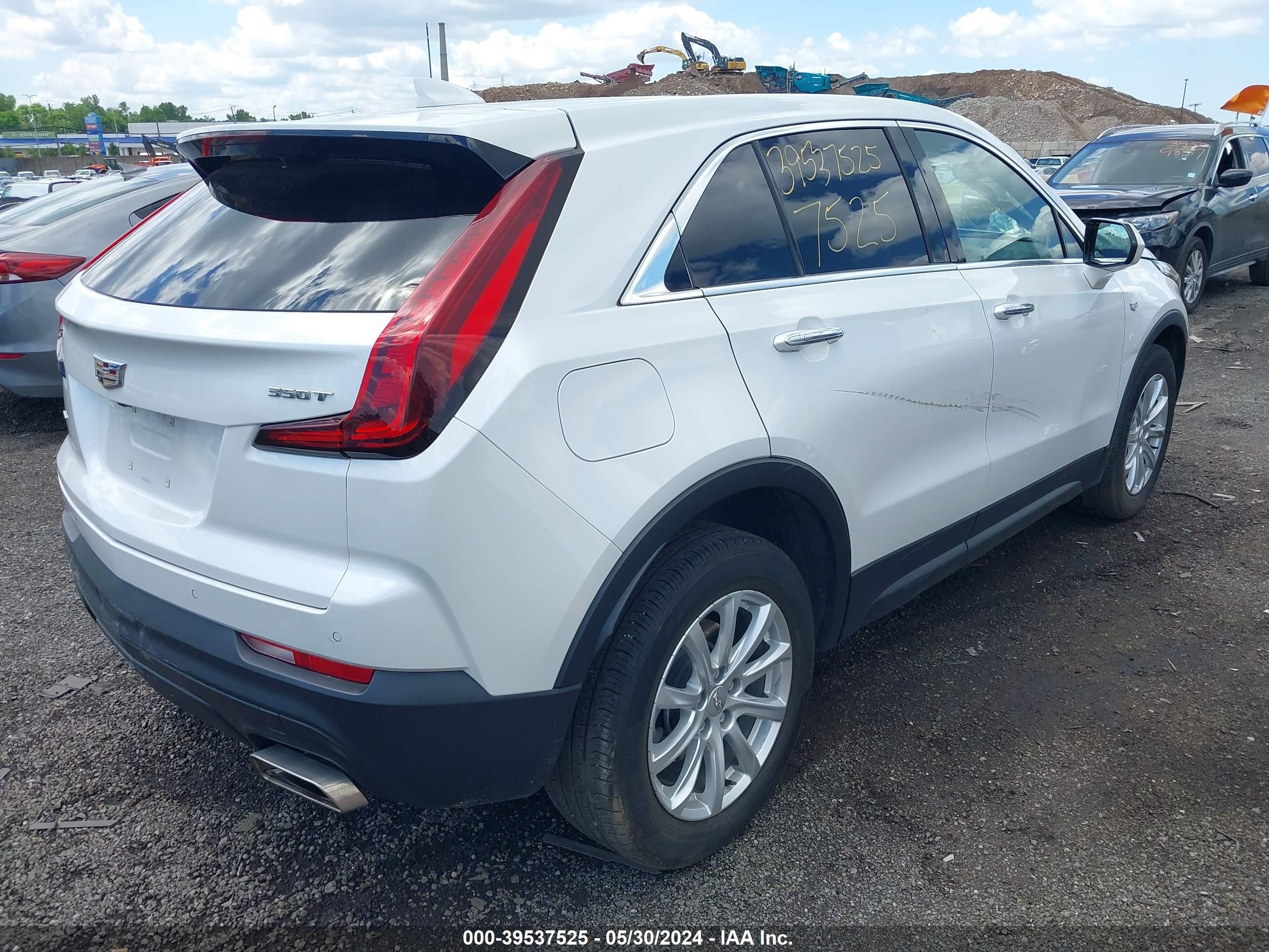 Photo 3 VIN: 1GYFZBR43NF100934 - CADILLAC XT4 