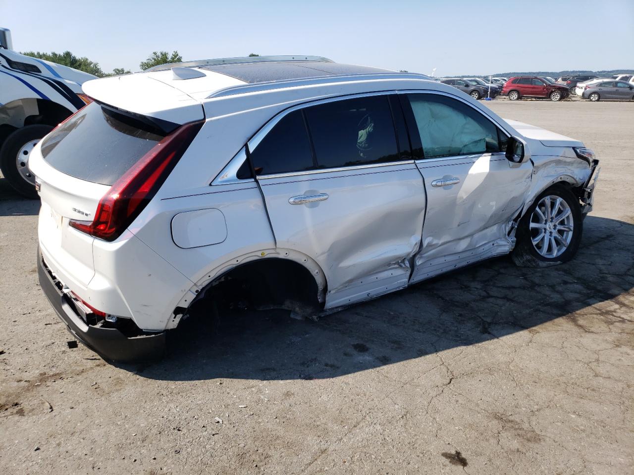 Photo 2 VIN: 1GYFZBR49NF164654 - CADILLAC XT4 