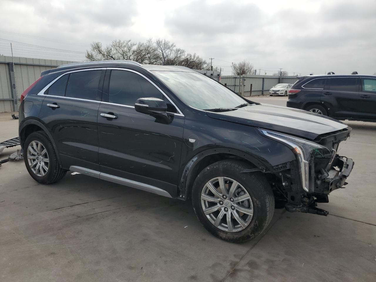 Photo 3 VIN: 1GYFZCR44PF225403 - CADILLAC XT4 