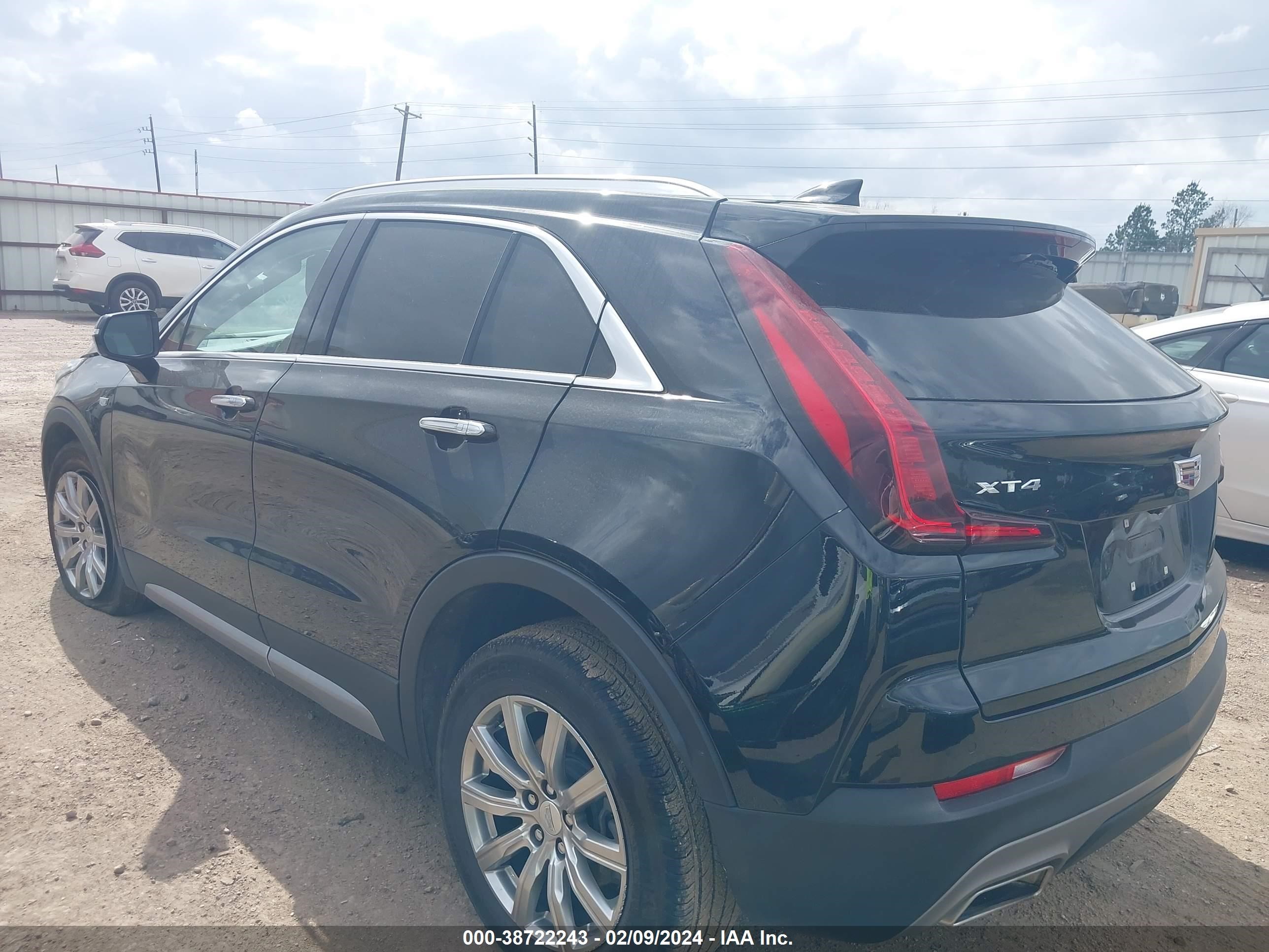 Photo 13 VIN: 1GYFZCR45PF175501 - CADILLAC XT4 